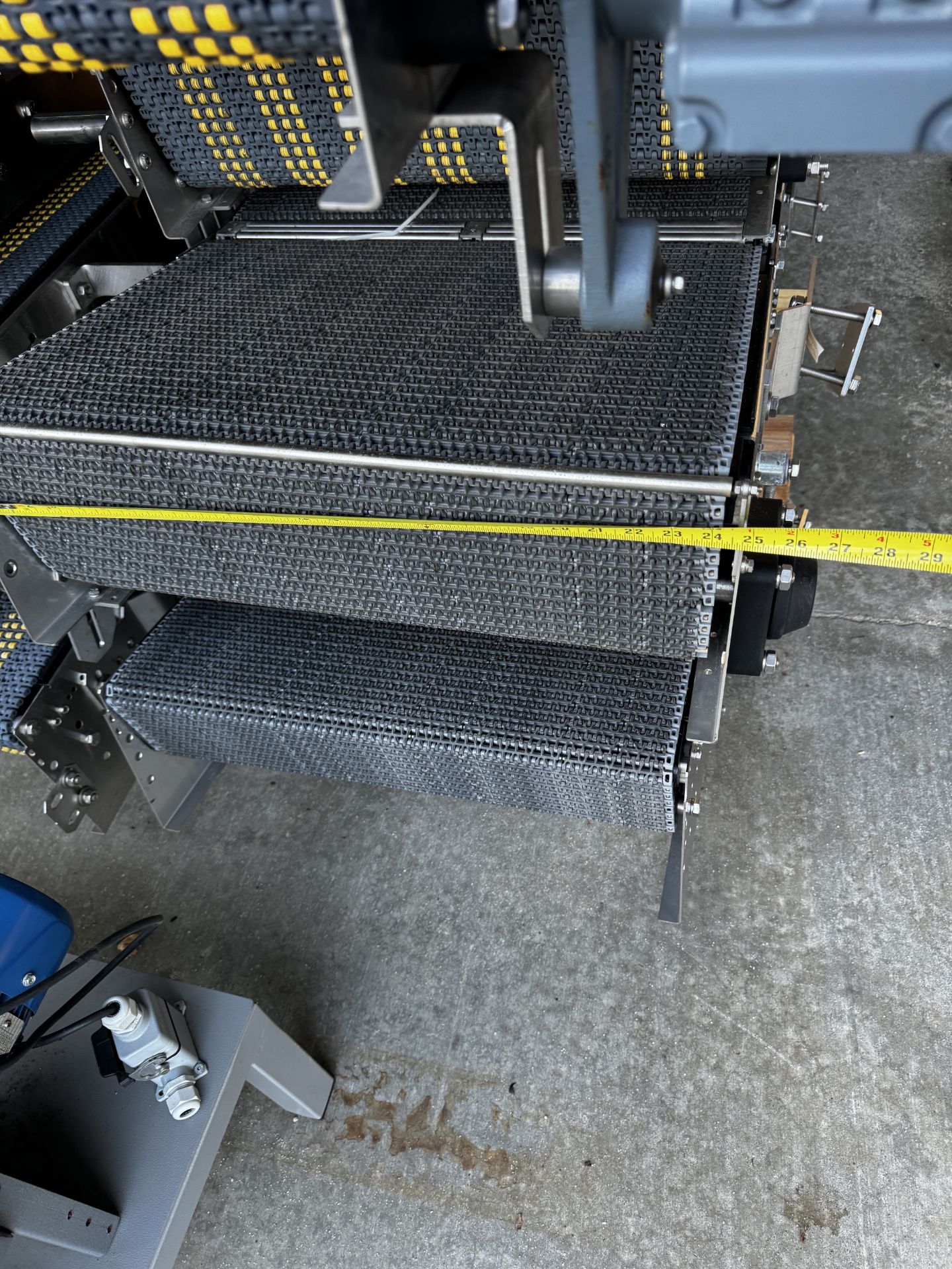 2018 SMI 24in Stainless Steel Case Conveyor, 200+ft - Image 3 of 4