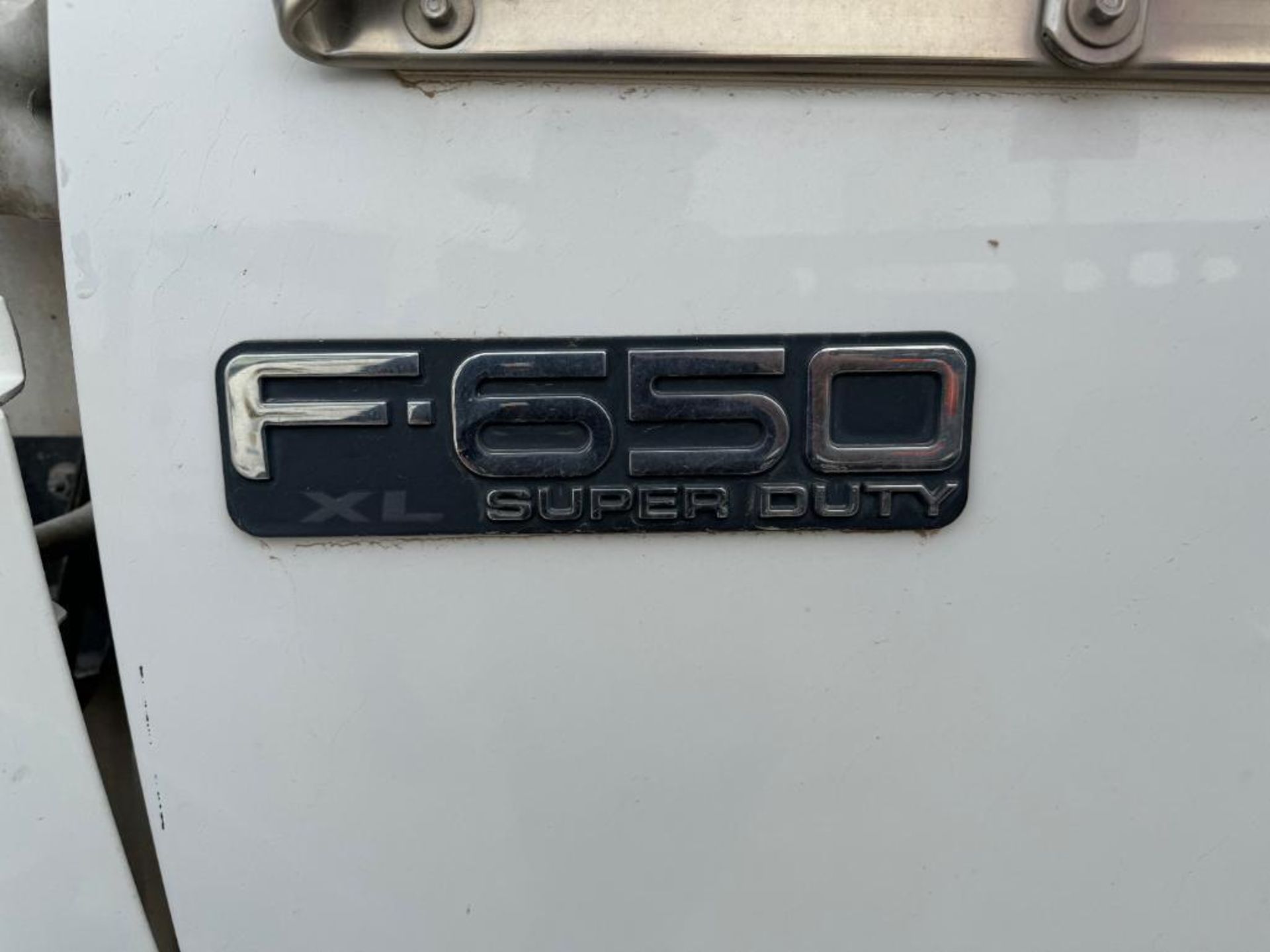 2005 Ford F650 XL Super Duty 4X2 Attenuator Truck - Image 15 of 22
