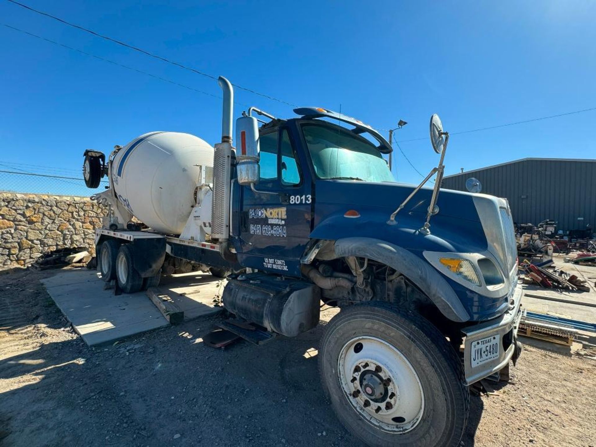 2005 International Concrete Mixer Truck - Image 4 of 10