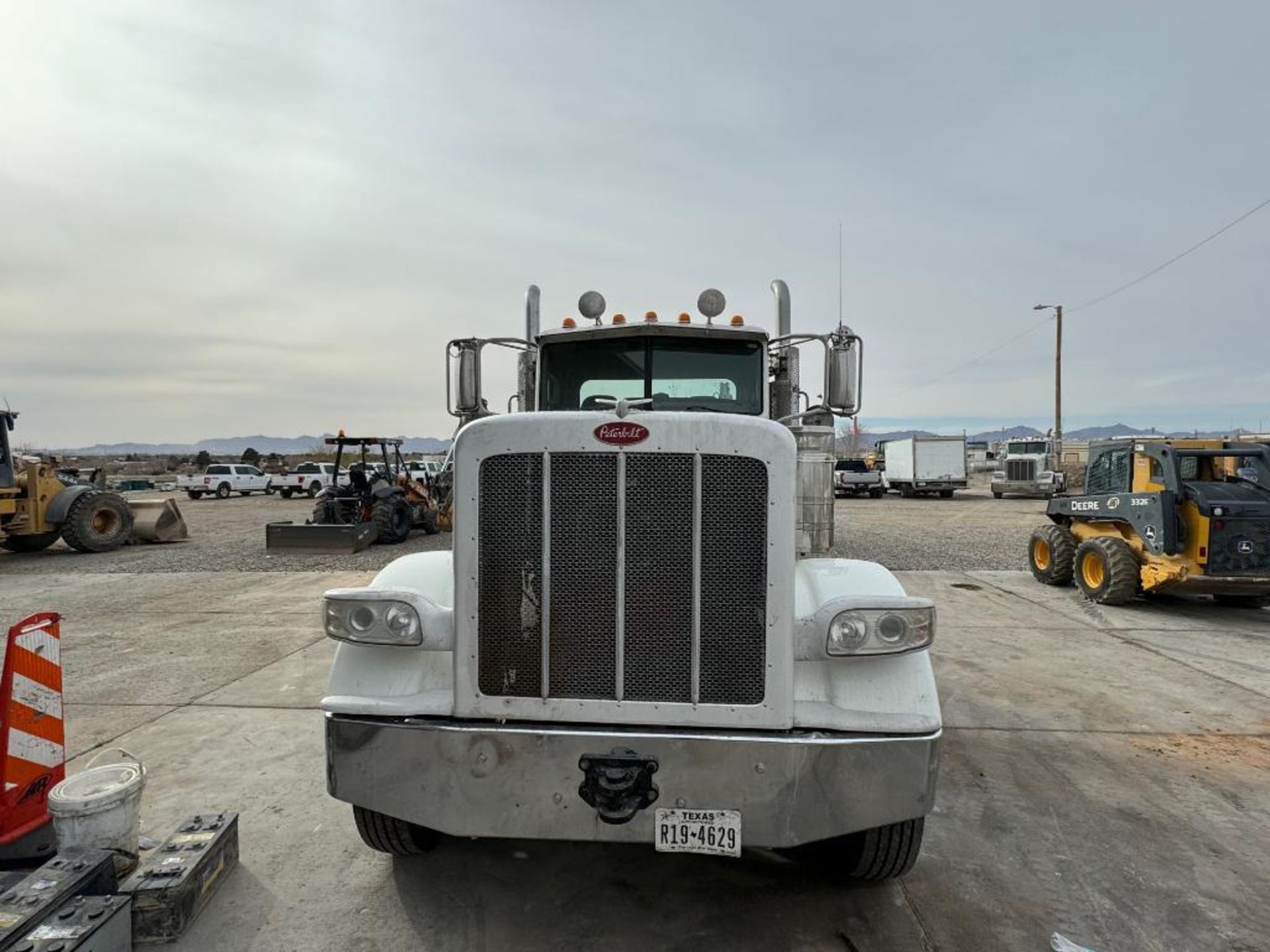 2015 Peterbilt 389 6X4 T/A Day Cab Truck Tractor - Image 5 of 22