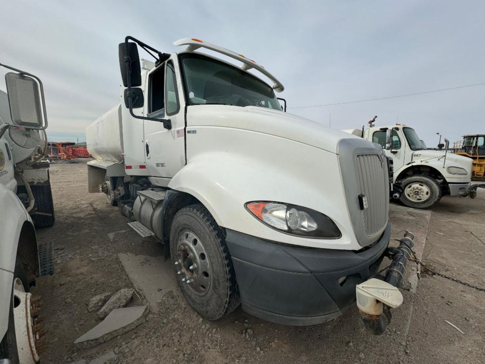 2009 International Prostar 6X4 2000-Gallon Water Truck - Image 5 of 19