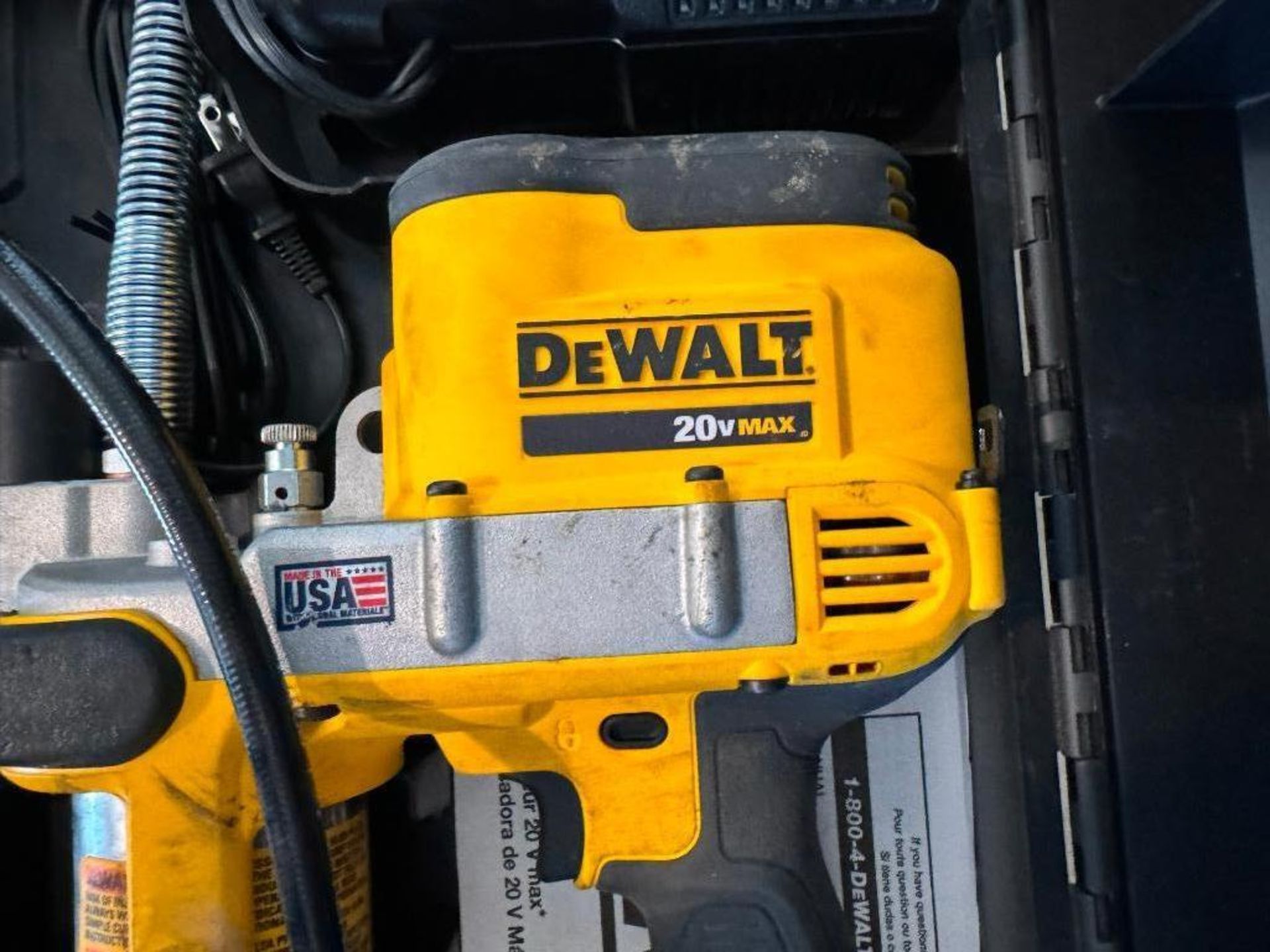 Dewalt DCGG561 20-Volt Cordless Grease Gun - Image 2 of 4