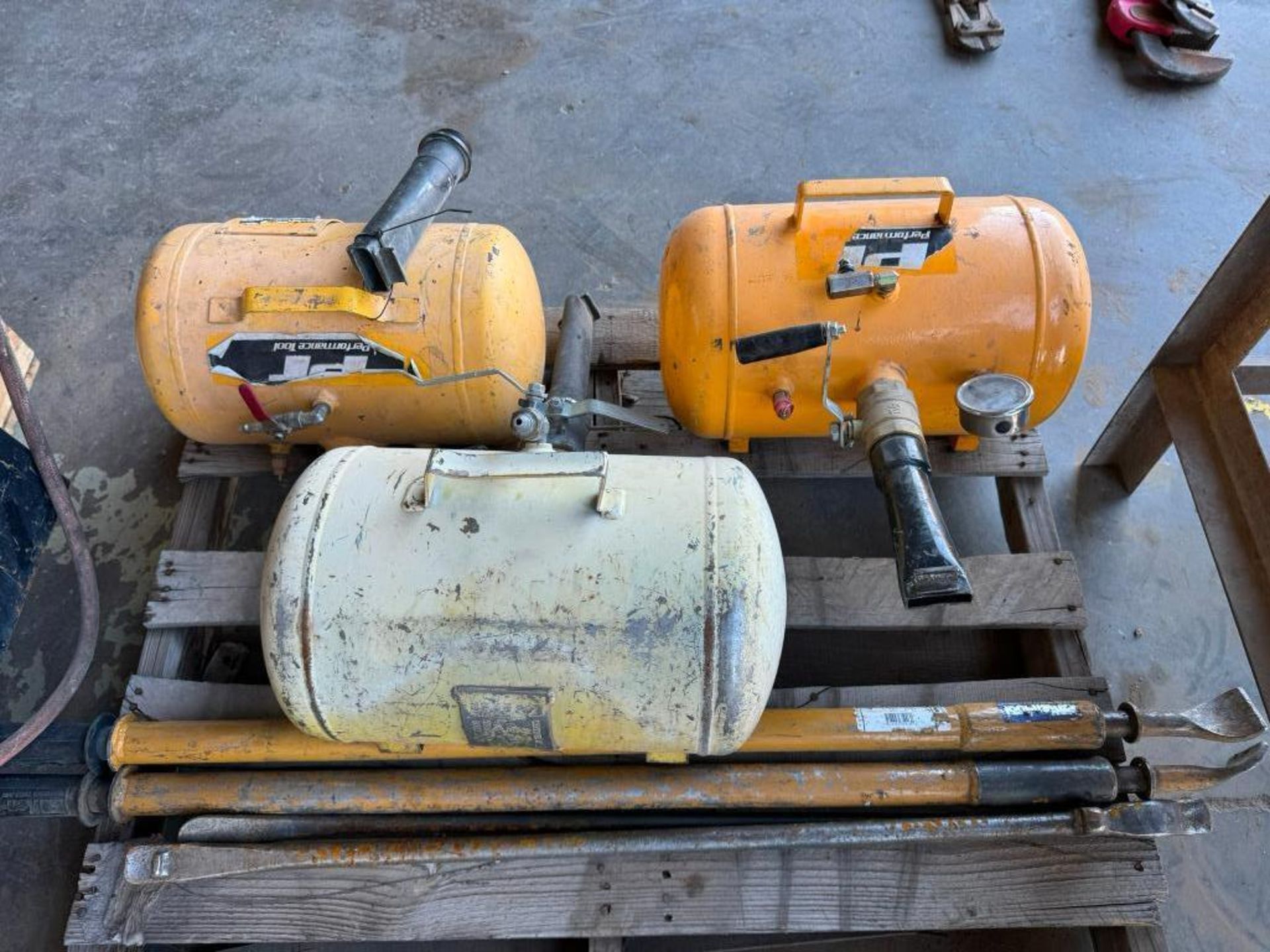 Pallet of Tire Changing and Mounting Tools - Image 4 of 4