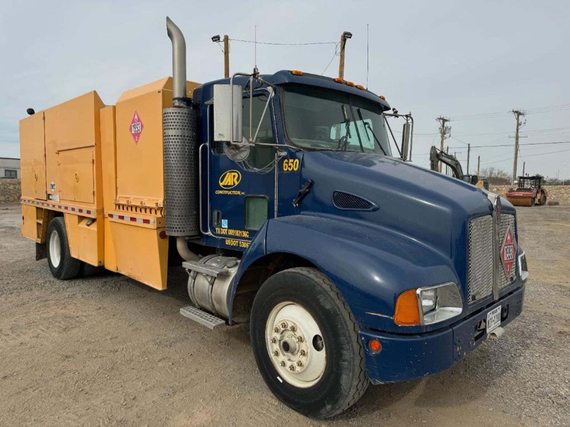 2007 Kenworth T300 Service Truck - Image 4 of 30