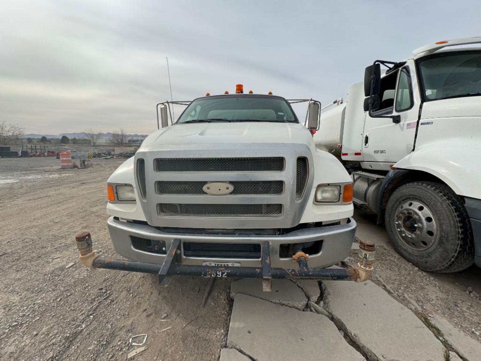 2008 Ford F650 4X2 2000-Gallon Water Truck - Image 6 of 21