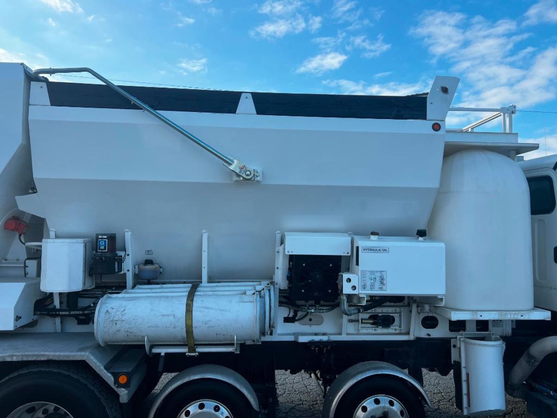 2022 ProAll P85 10-Yard Mobile Volumetric Concrete Mixer on 2023 Freightliner 114SD Tandem Axle - Image 41 of 45