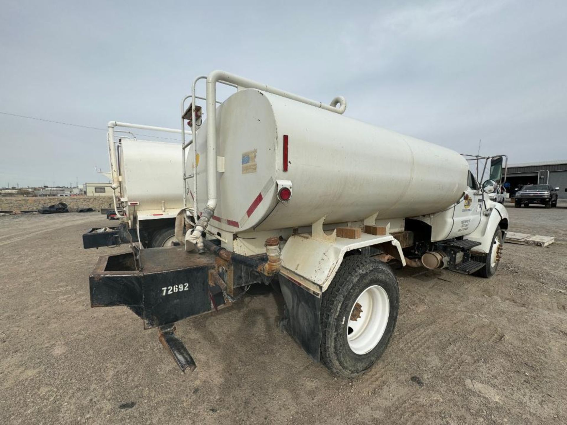 2008 Ford F650 4X2 2000-Gallon Water Truck - Image 4 of 21