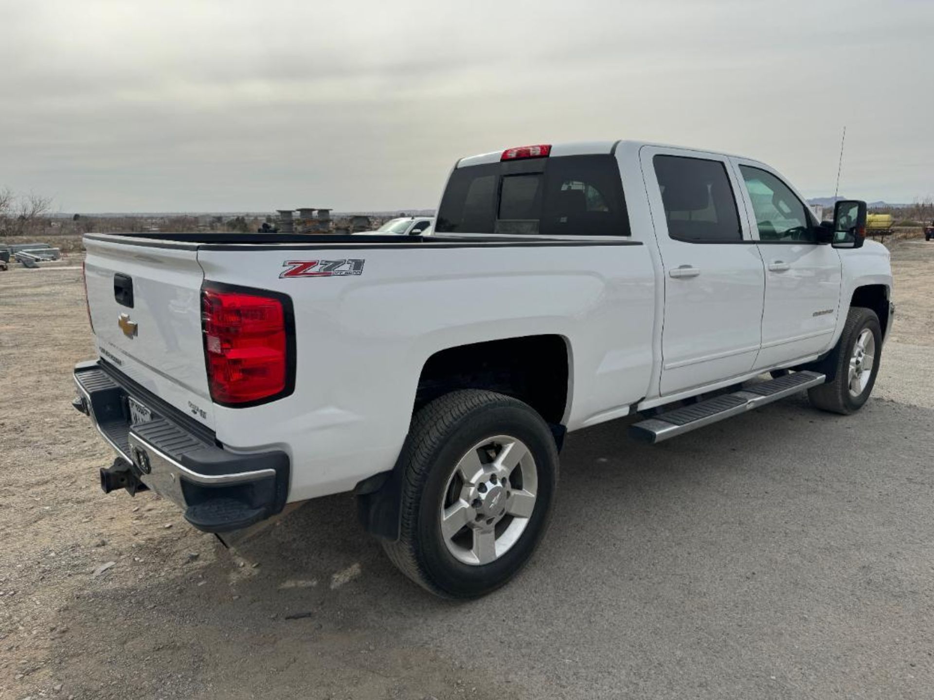 2017 Chevy 2500HD Z71 4X4 Crew Cab Truck - Image 4 of 20