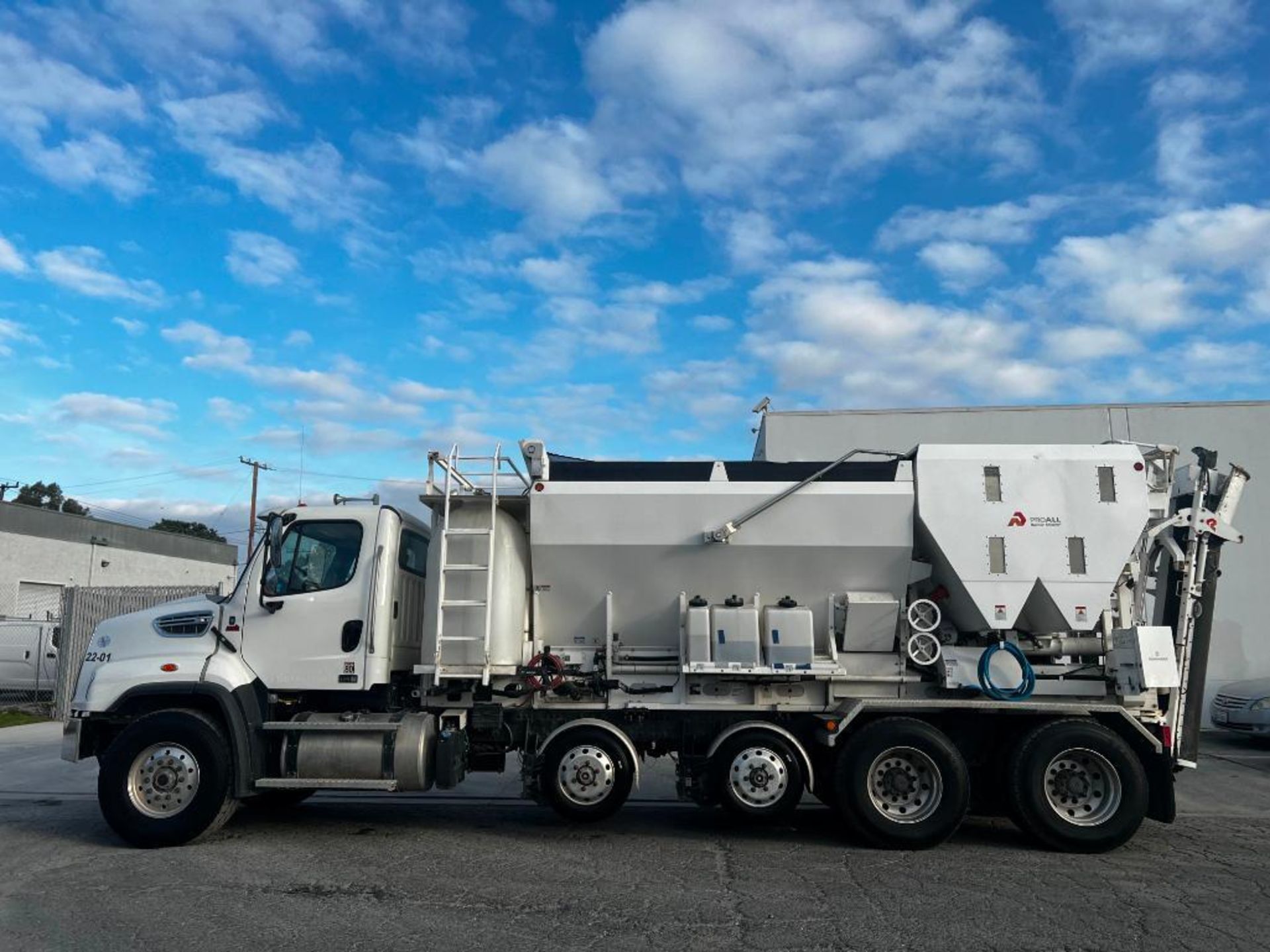 2022 ProAll P85 10-Yard Mobile Volumetric Concrete Mixer on 2023 Freightliner 114SD Tandem Axle - Image 5 of 45