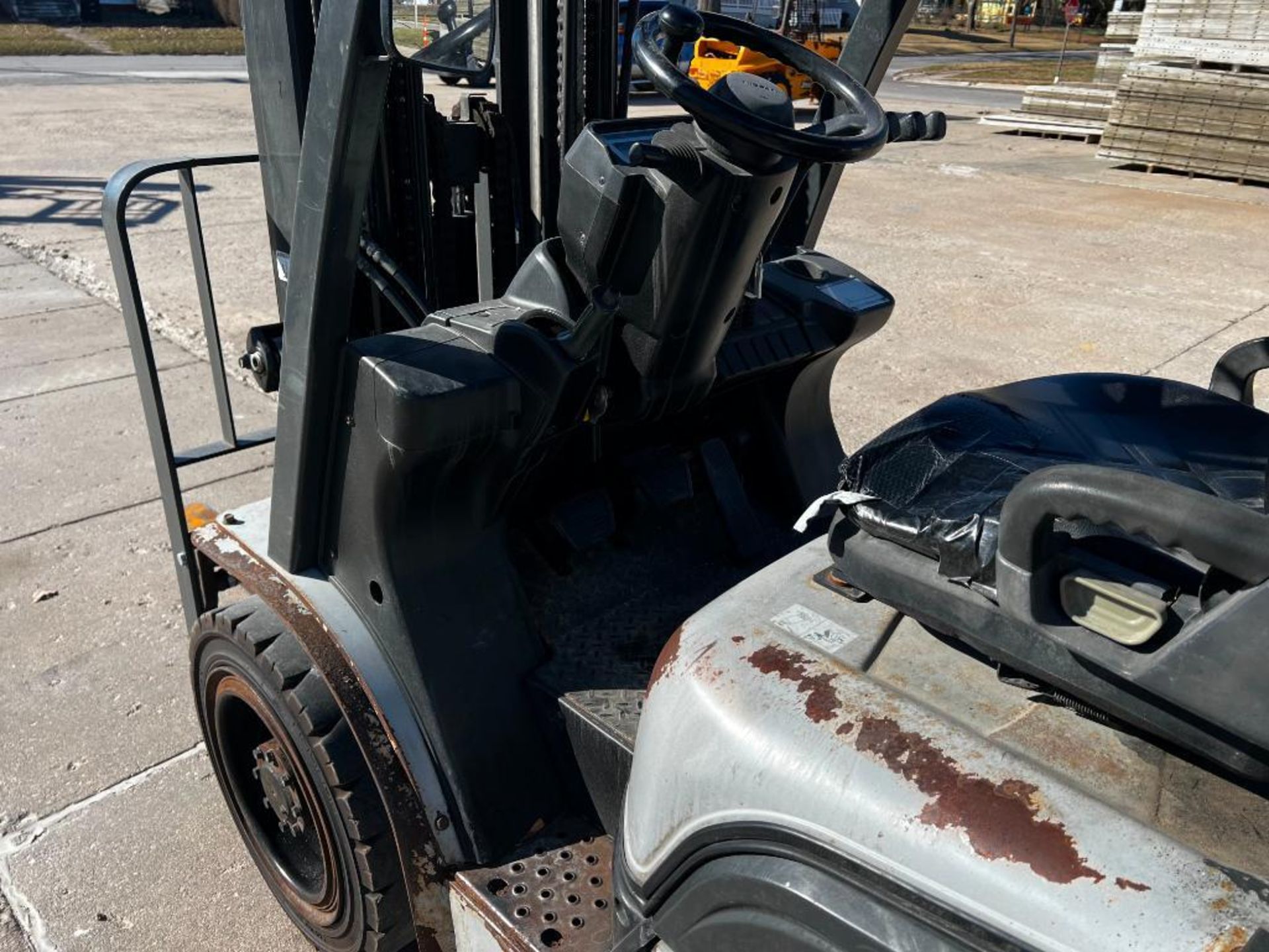 Nissan Forklift, Hours 14561 - Image 11 of 15