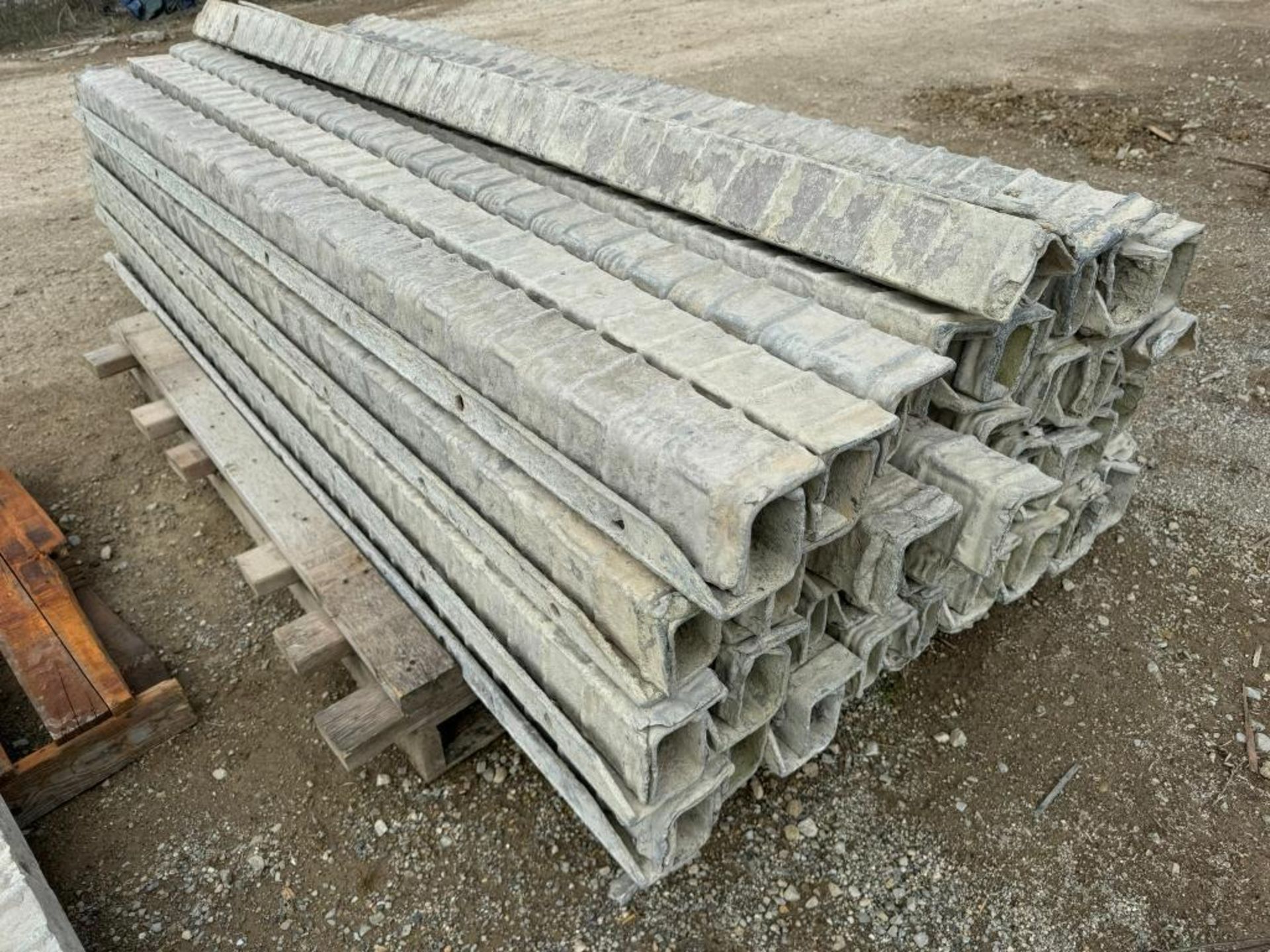 (36) 4" x 4" x 8' ISC Textured Brick Aluminum Concrete Forms - Image 4 of 5