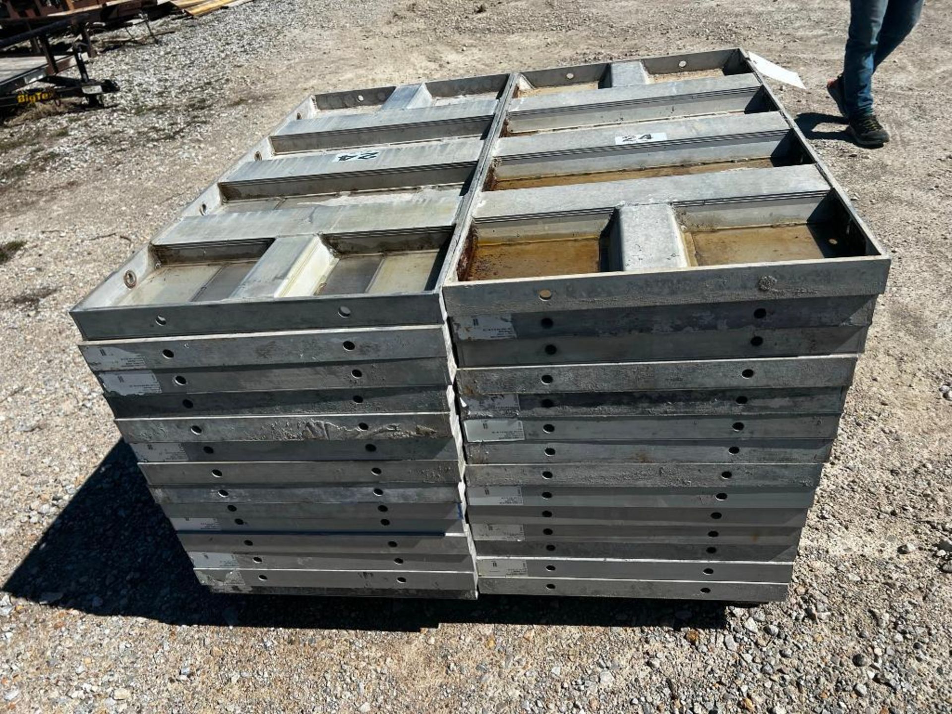 (14) 24" x 4' Western Smooth Aluminum Concrete Forms - Image 2 of 4