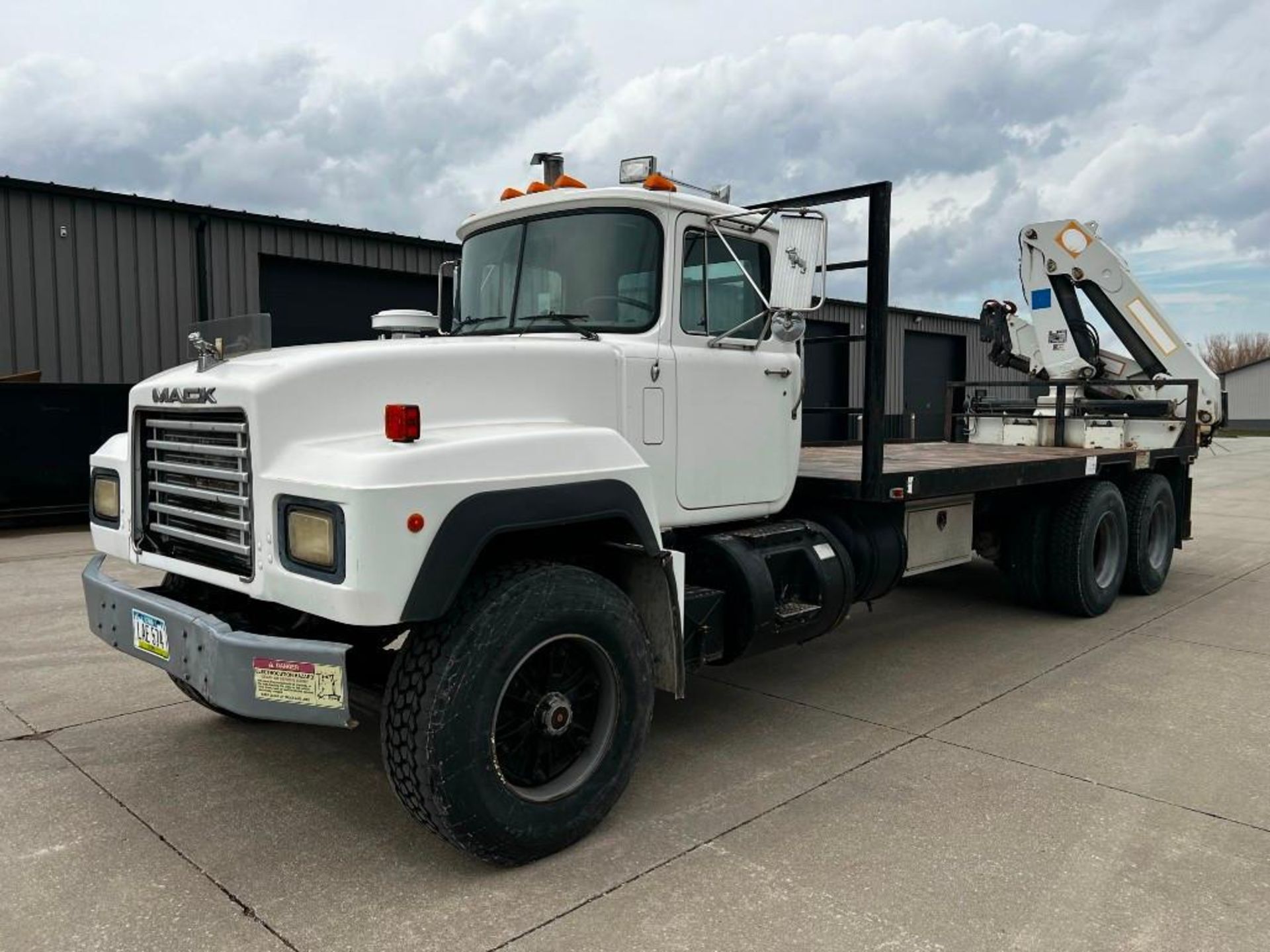 1994 Mack RD690S Truck with PM 524 Knuckle Boom Crane