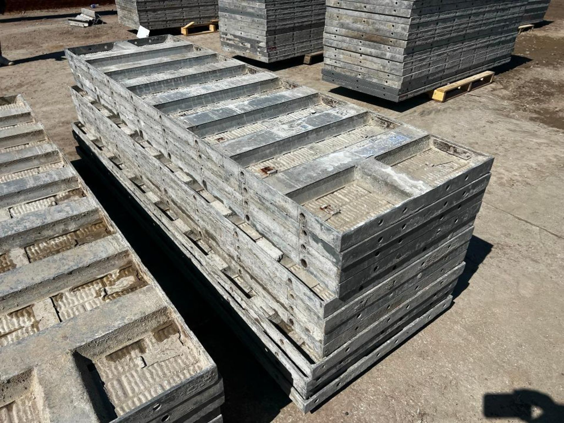 (4) 32" (4) 30" (4) 28" x 8' Western Vertibrick Aluminum Concrete Forms - Image 4 of 5