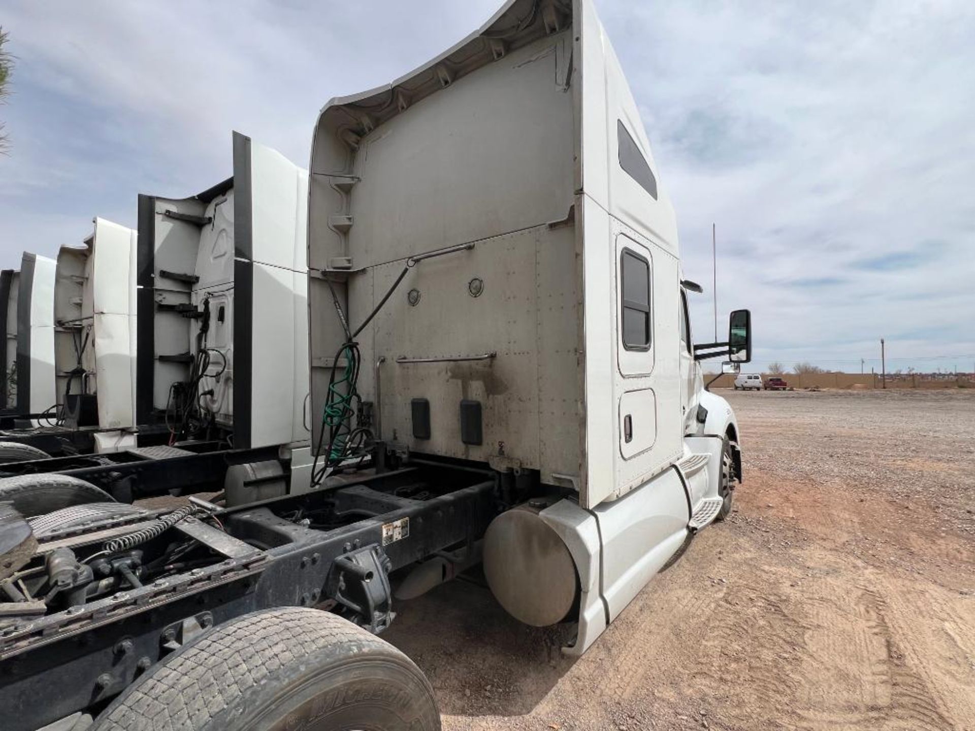 2017 Kenworth T680 Tandem Axle Tractor, VIN: 1XKYD49X9HJ153159 - Image 5 of 22