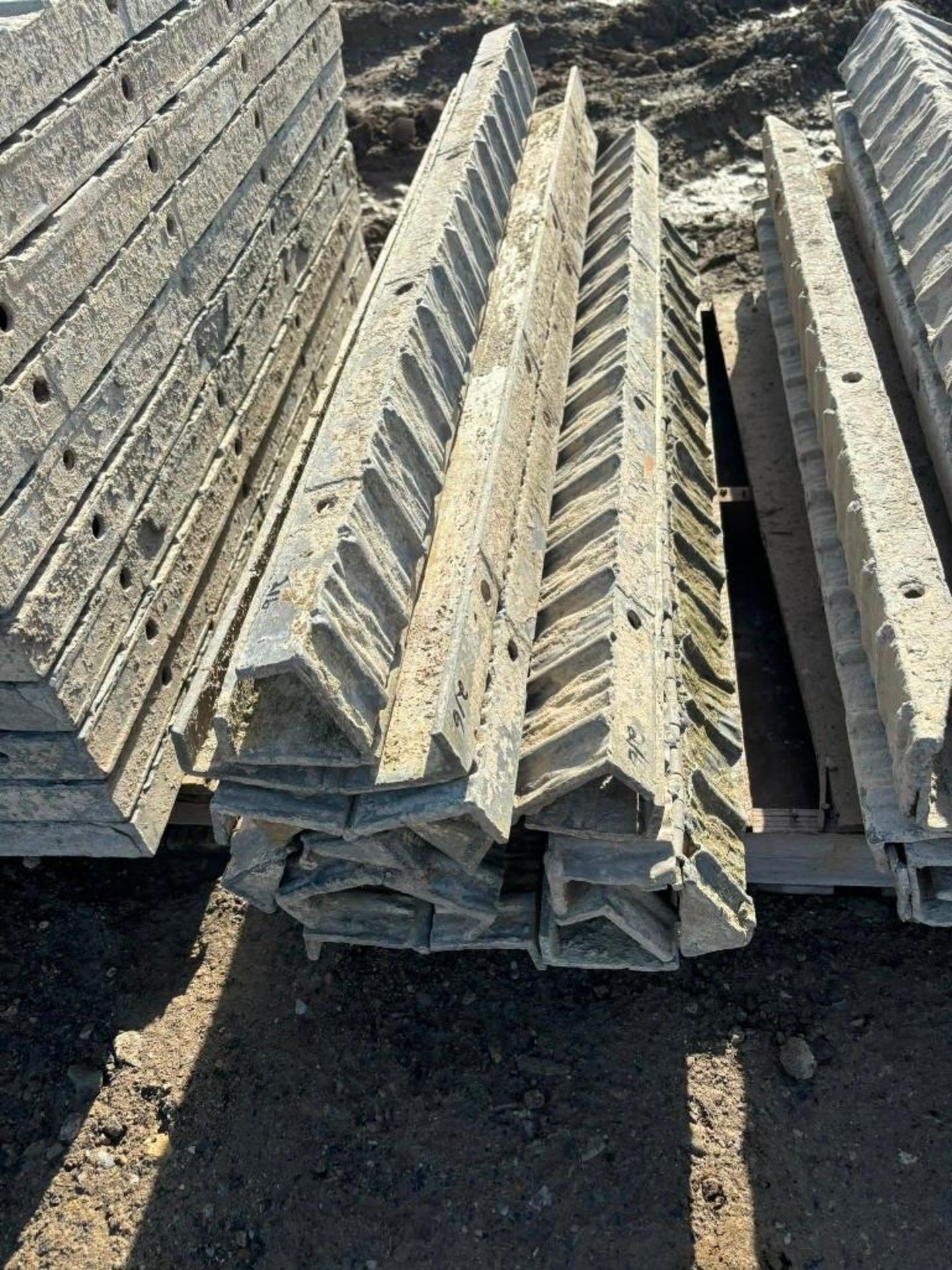 (10) 4" x 4" x 4' Hinge Corner Textured Brick Aluminum Concrete Forms