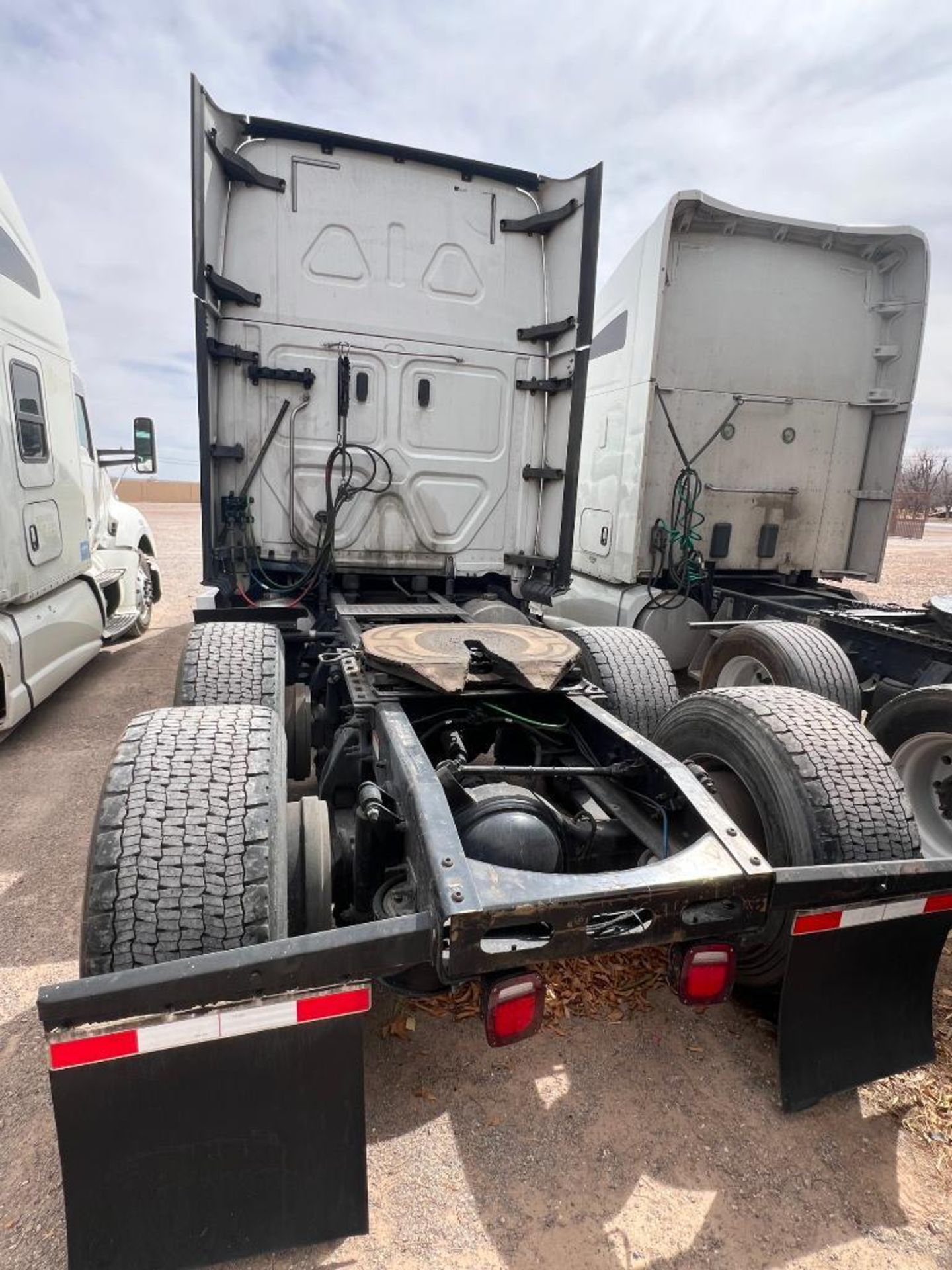 2018 Freightliner Cascadia Tandem Axle Tractor, VIN: 3AKJHHDR8JSJZ1782 - Image 6 of 23