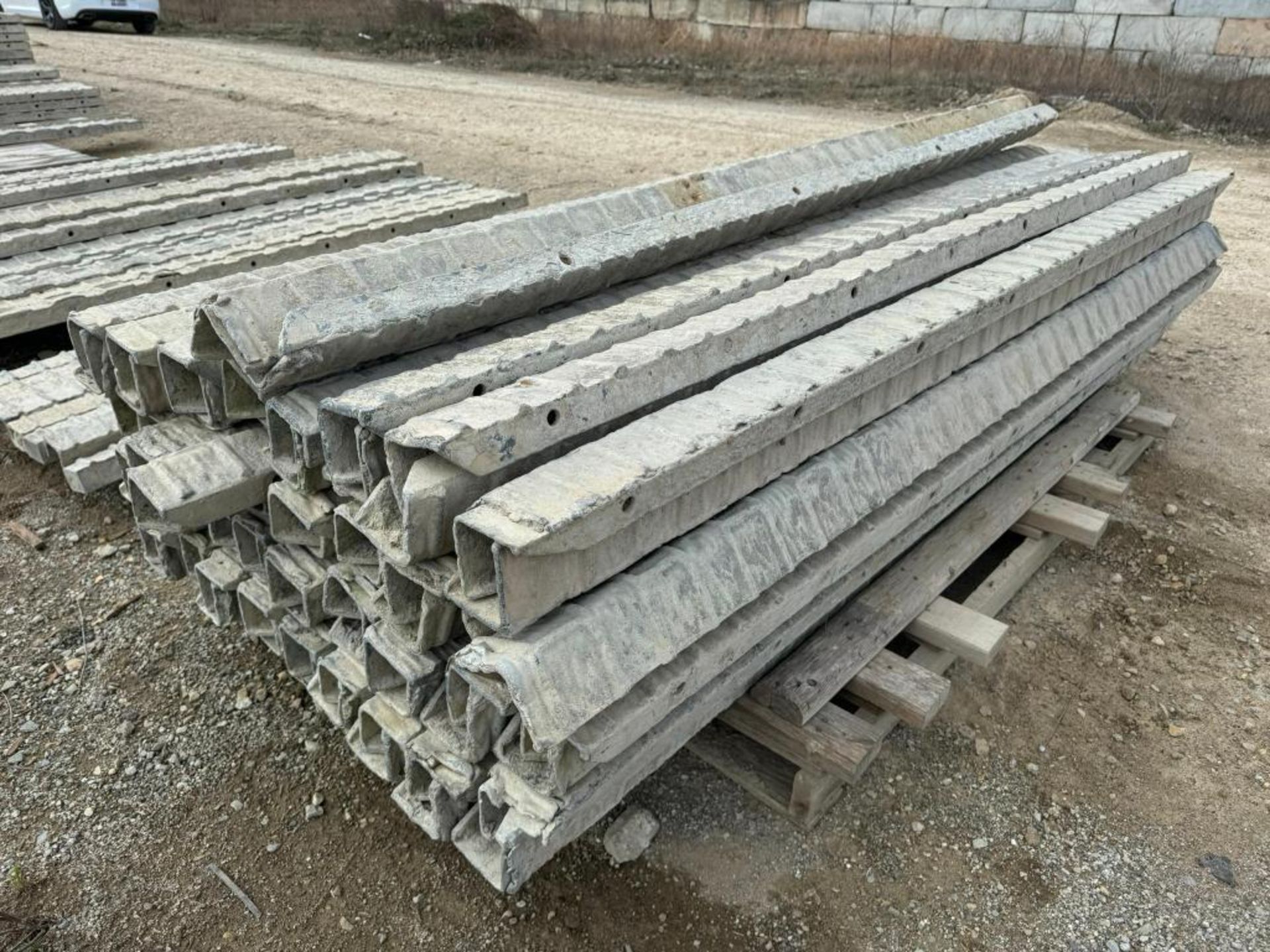 (36) 4" x 4" x 8' ISC Textured Brick Aluminum Concrete Forms - Image 3 of 5