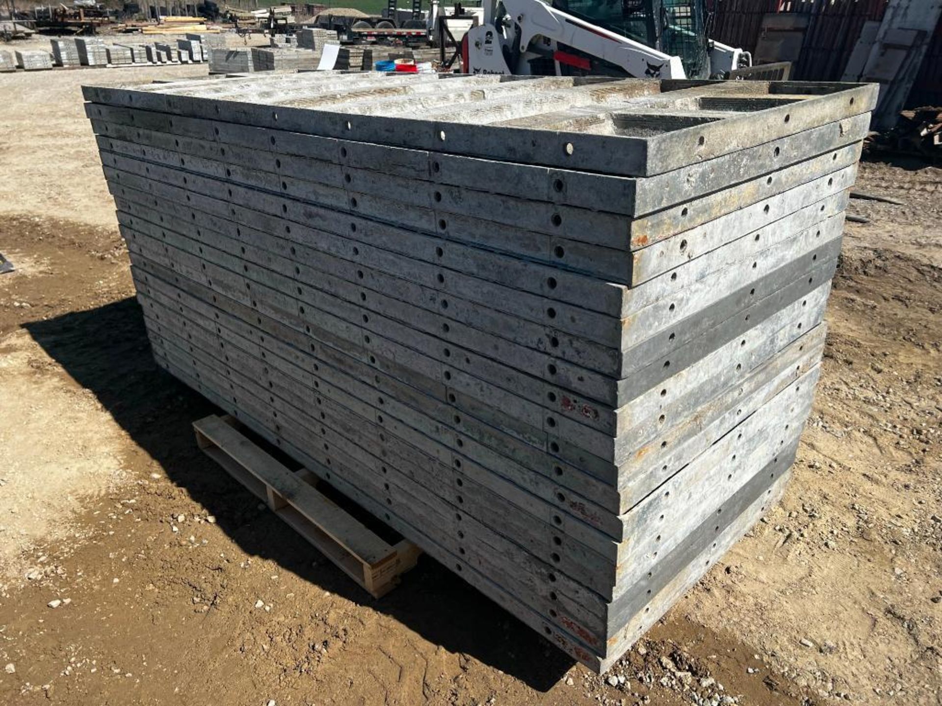 (20) 36" x 8' Western Vertibrick Aluminum Concrete Forms - Image 3 of 6