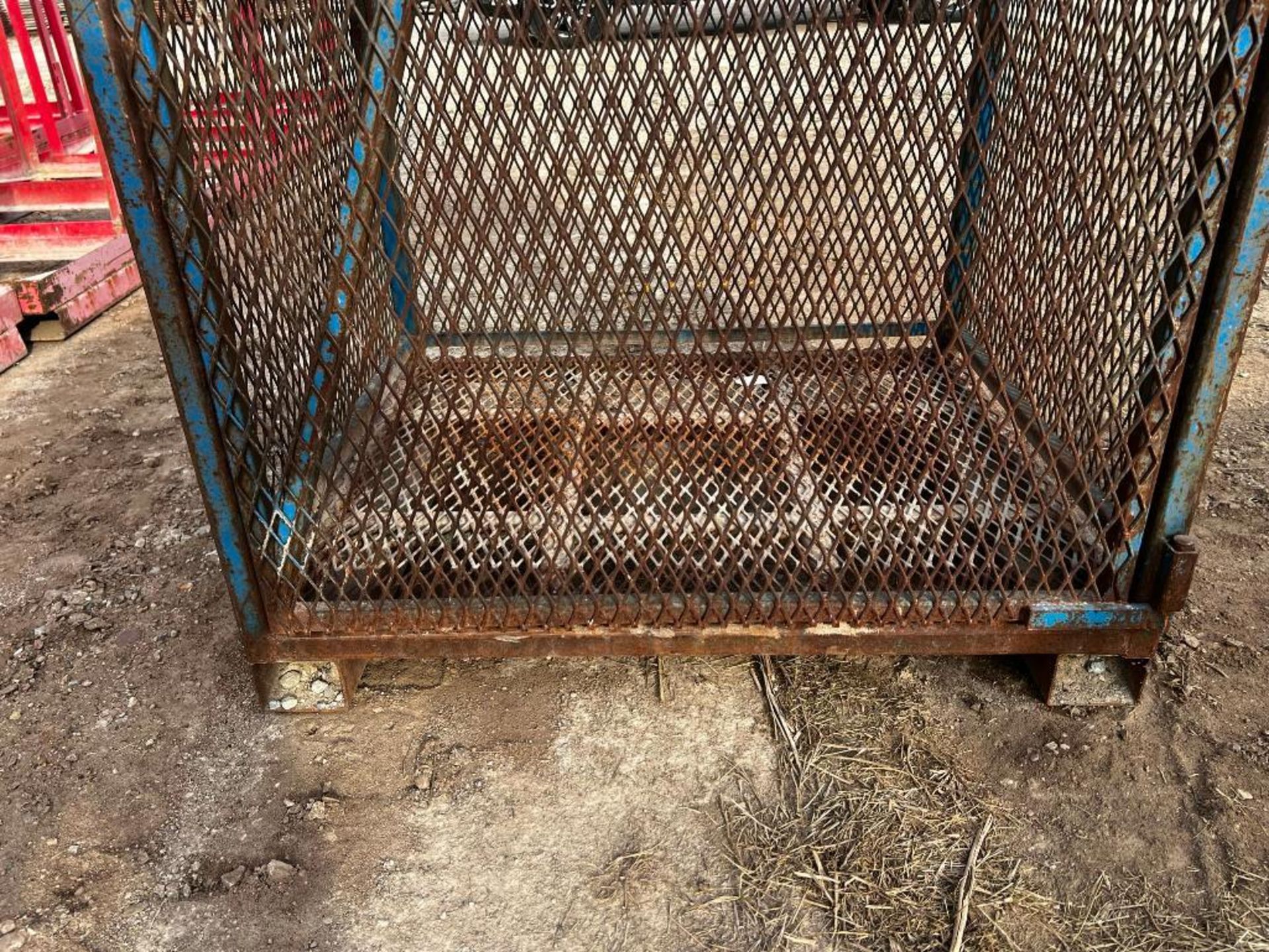 8' Form Cage - Image 2 of 3