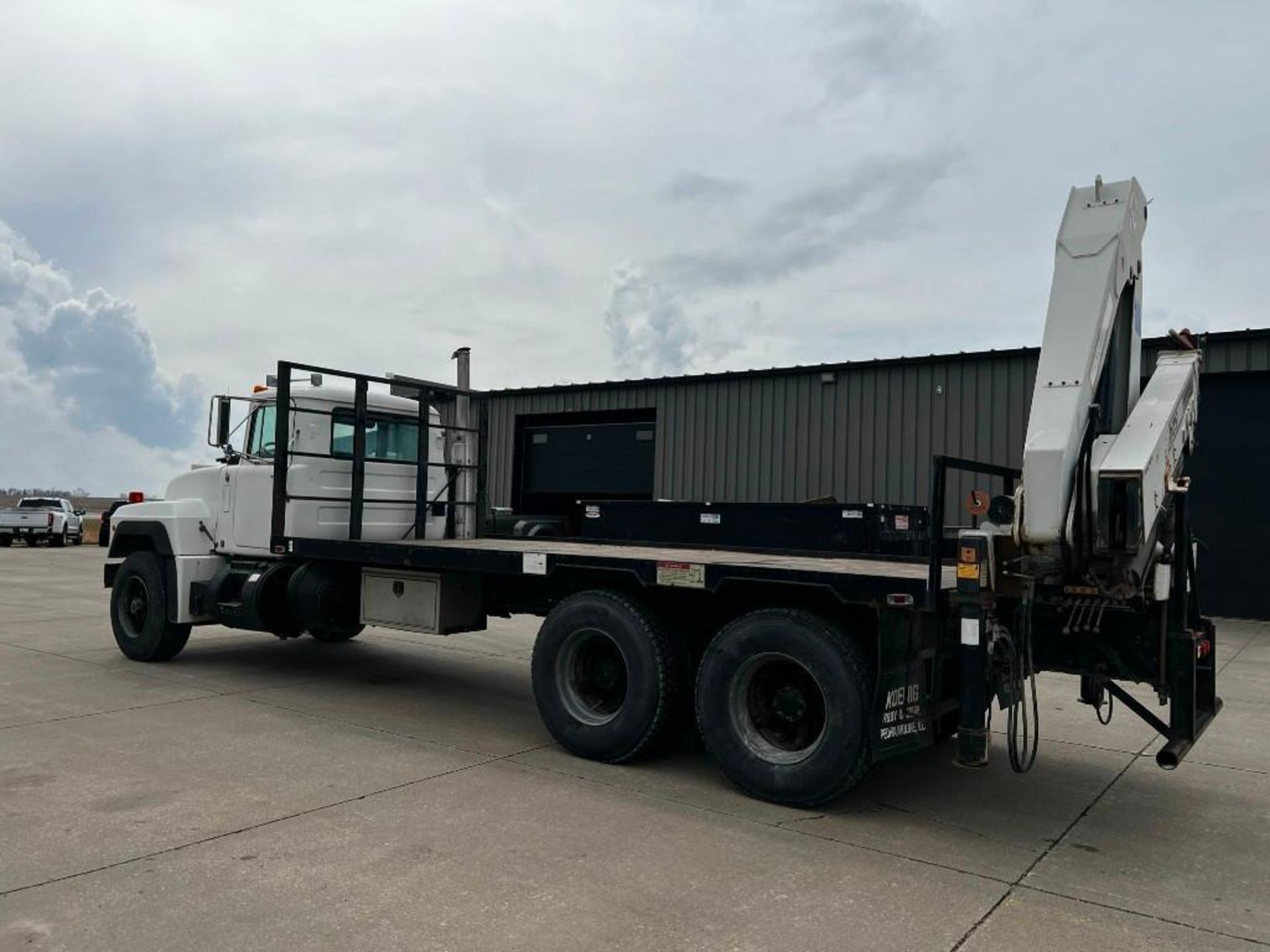 1994 Mack RD690S Truck with PM 524 Knuckle Boom Crane - Image 7 of 93