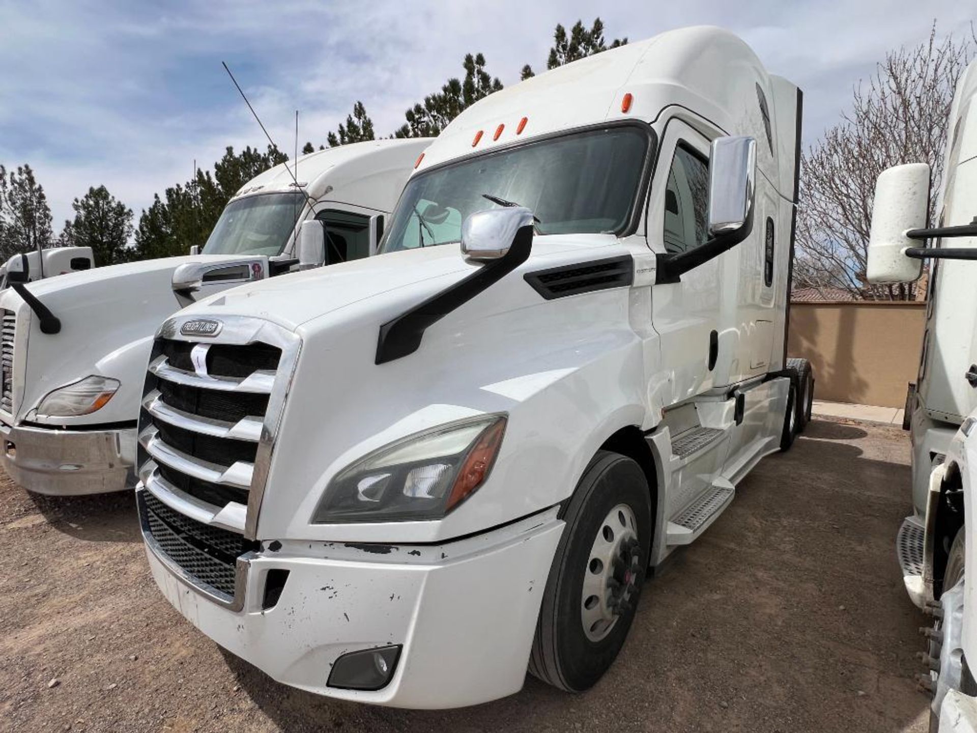 2018 Freightliner Cascadia Tandem Axle Tractor, VIN: 3AKJHHDR8JSJZ1782 - Image 2 of 23