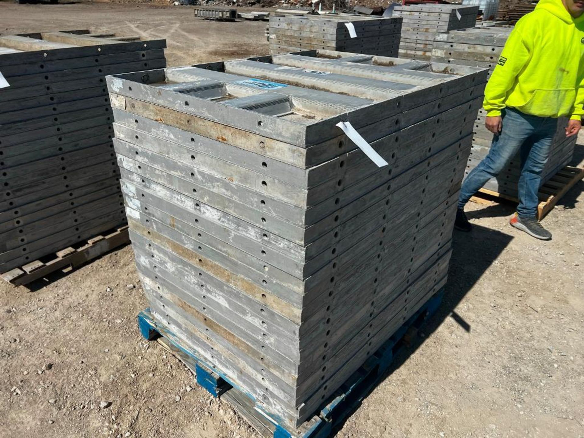 (20) 36" x 4' Western Smooth Aluminum Concrete Forms - Bild 2 aus 7