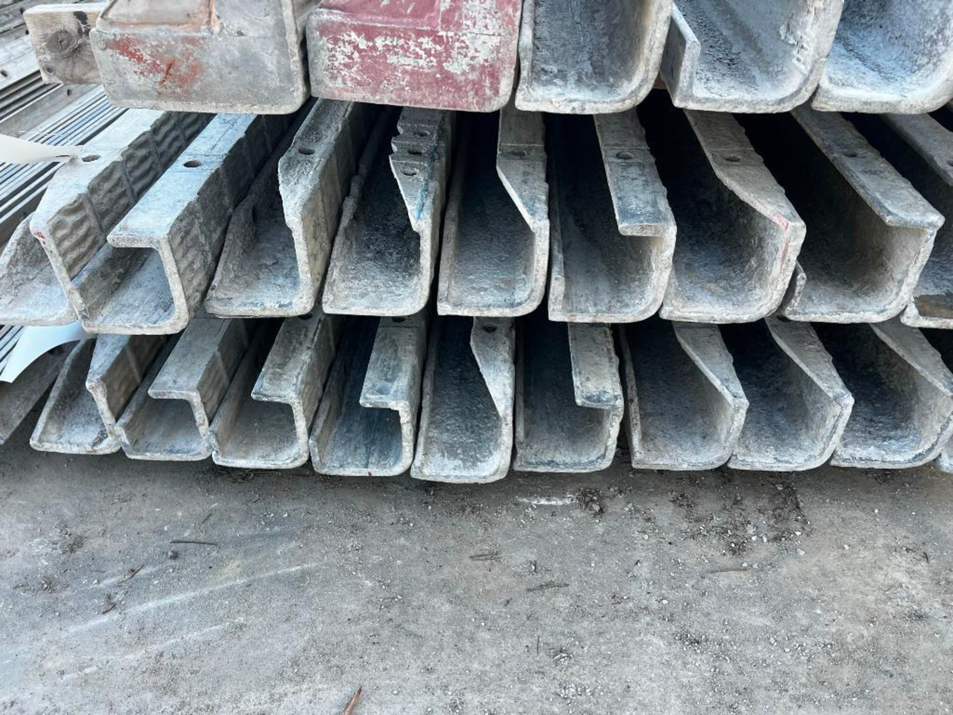 (10) 4" x 4" x 8' ISC Western Vertibrick Aluminum Concrete Forms - Image 2 of 2