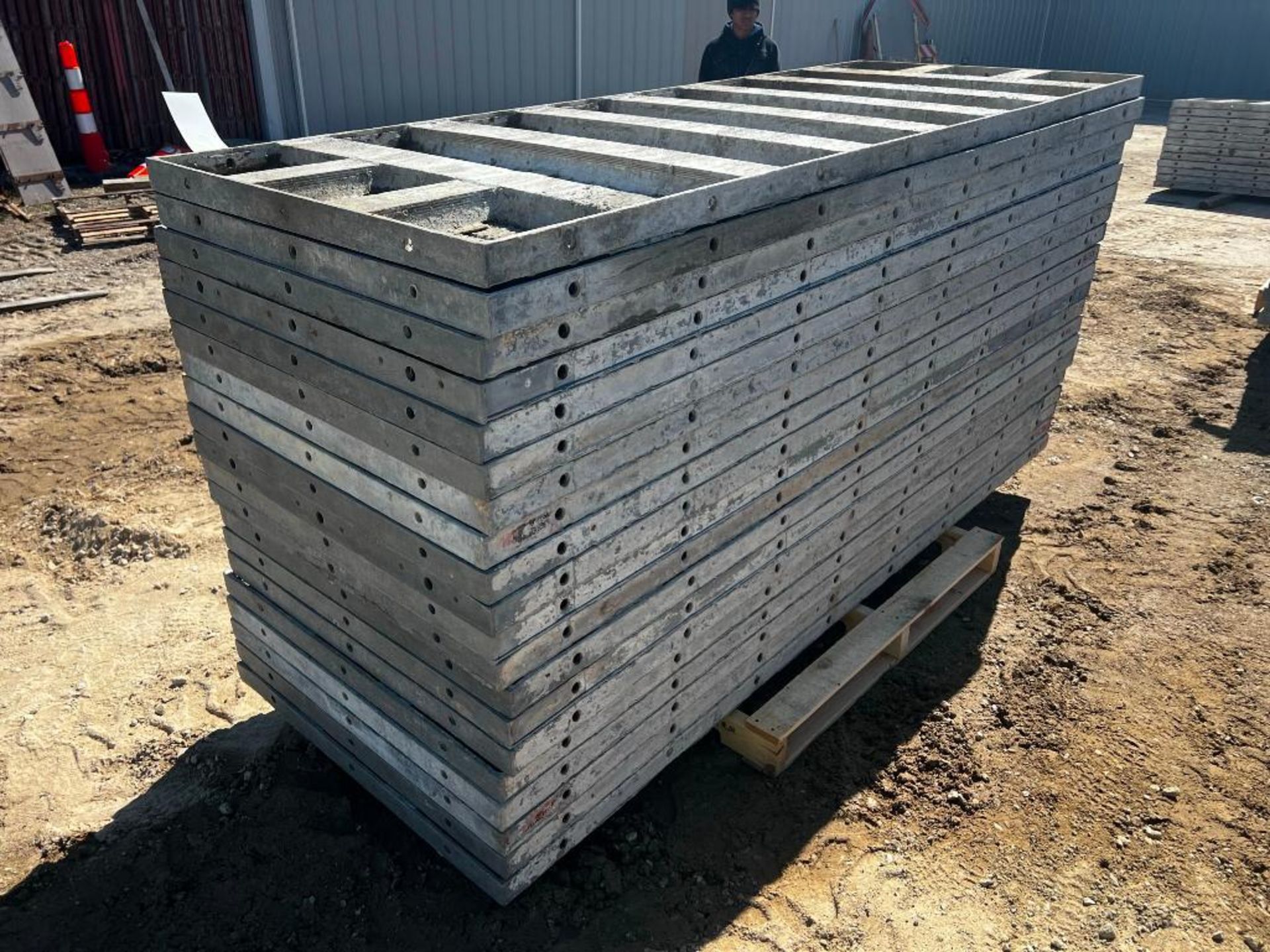 (20) 36" x 8' Western Vertibrick Aluminum Concrete Forms - Image 4 of 6