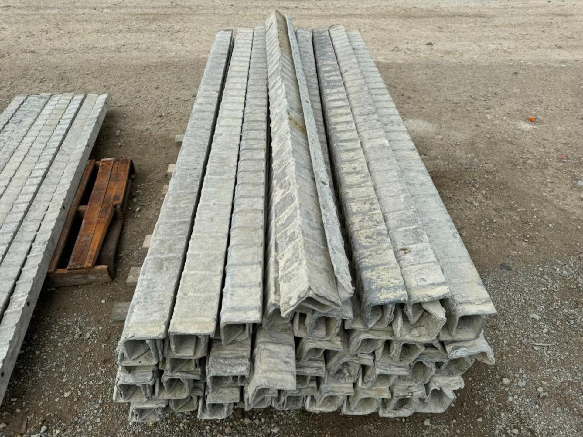 (36) 4" x 4" x 8' ISC Textured Brick Aluminum Concrete Forms - Image 5 of 5