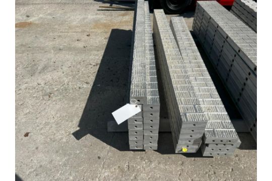 (17) NEW 4" x 8' Vertibrick, 6-12 Hole Pattern, Aluform Aluminum Concrete Forms - Image 1 of 4