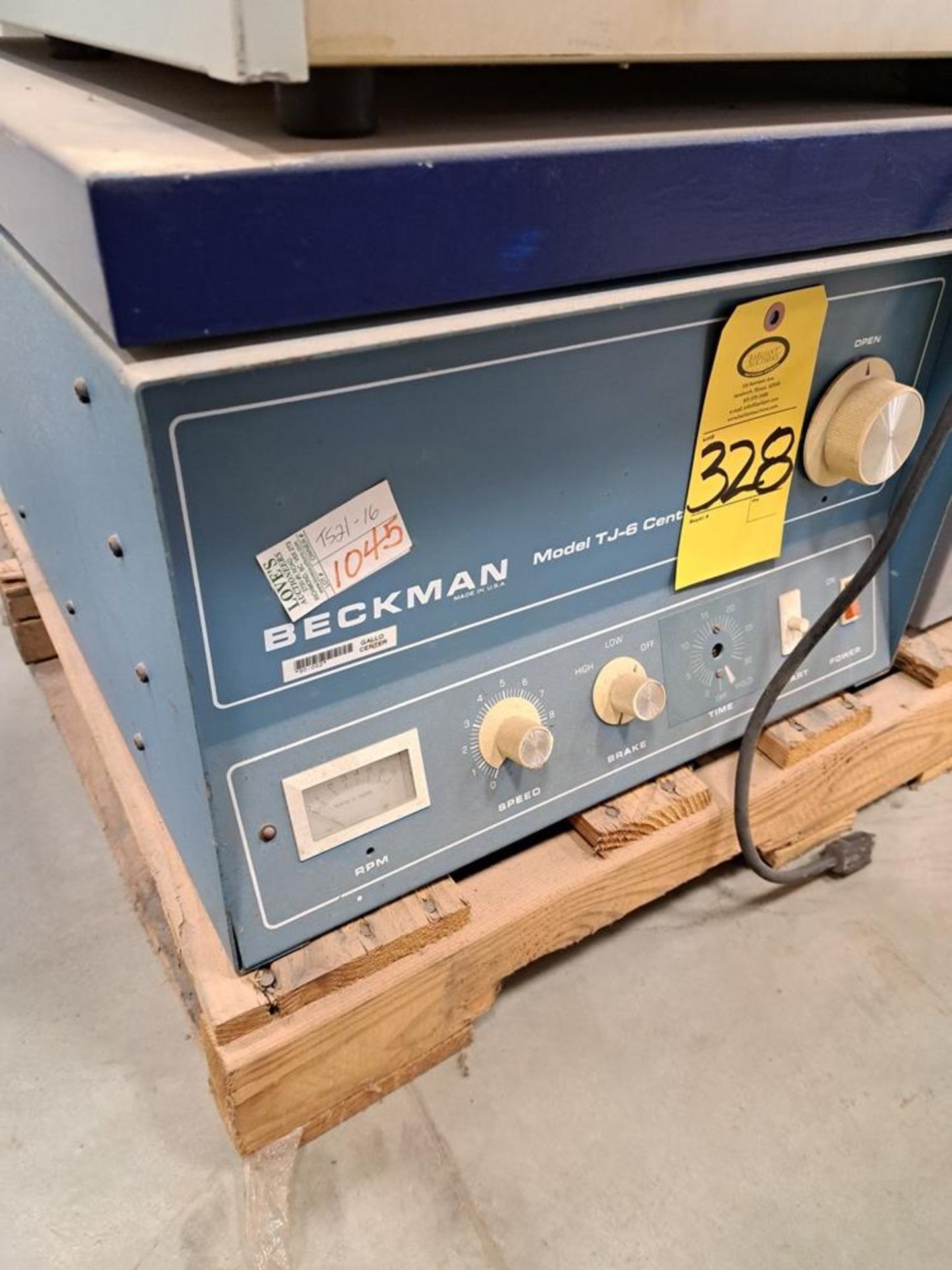 Beckman Mdl. TJ-6 Centrifuge, 120 volts (Required Loading Fee: $25.00) NO HAND CARRY (Price Is For