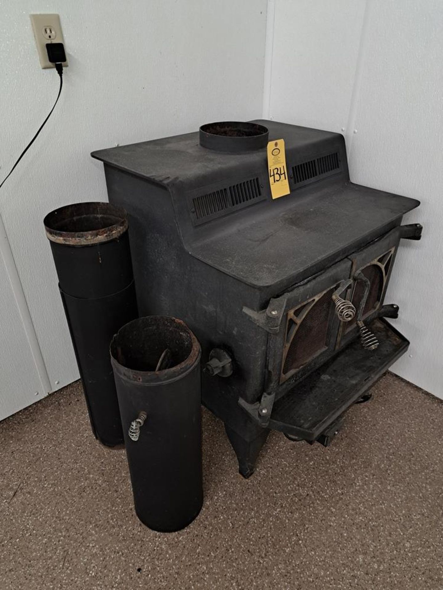 Wood Burning Stove, 30" wide X 32" deep X 36" tall (Required Loading Fee: $50.00) NO HAND CARRY ( - Bild 4 aus 4