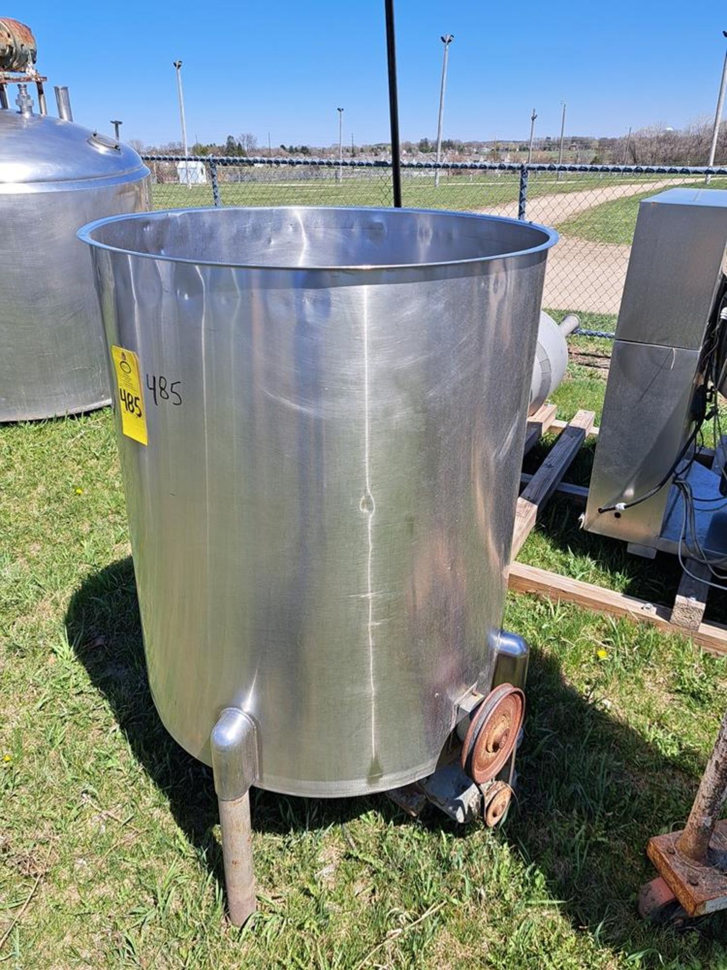 Stainless Steel Single Wall Tank, 34" diameter X 40" deep, 56" tall overall (Required Loading