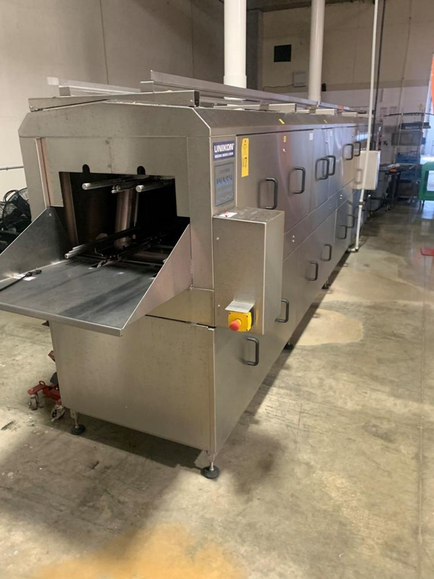 Unikan Tub/Tote Washer, 29" wide X 16" tall opening, self contained pumps, auto feeding system