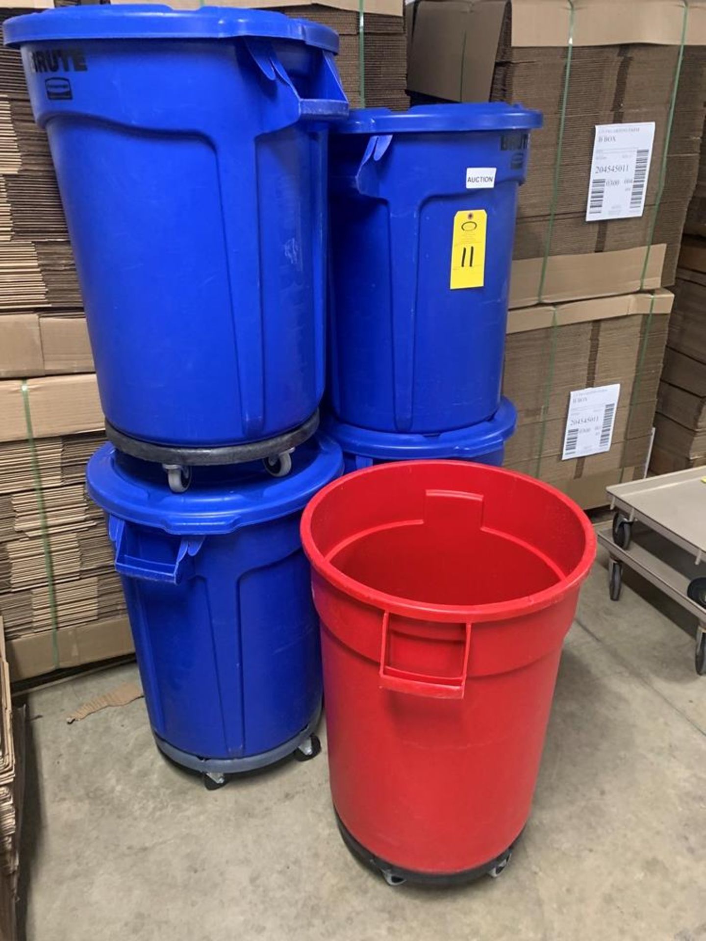 Lot Brute Barrels, (4) Blue Barrels with lids, (1) Red (Required Loading Fee: $15.00) NO HAND - Image 2 of 2