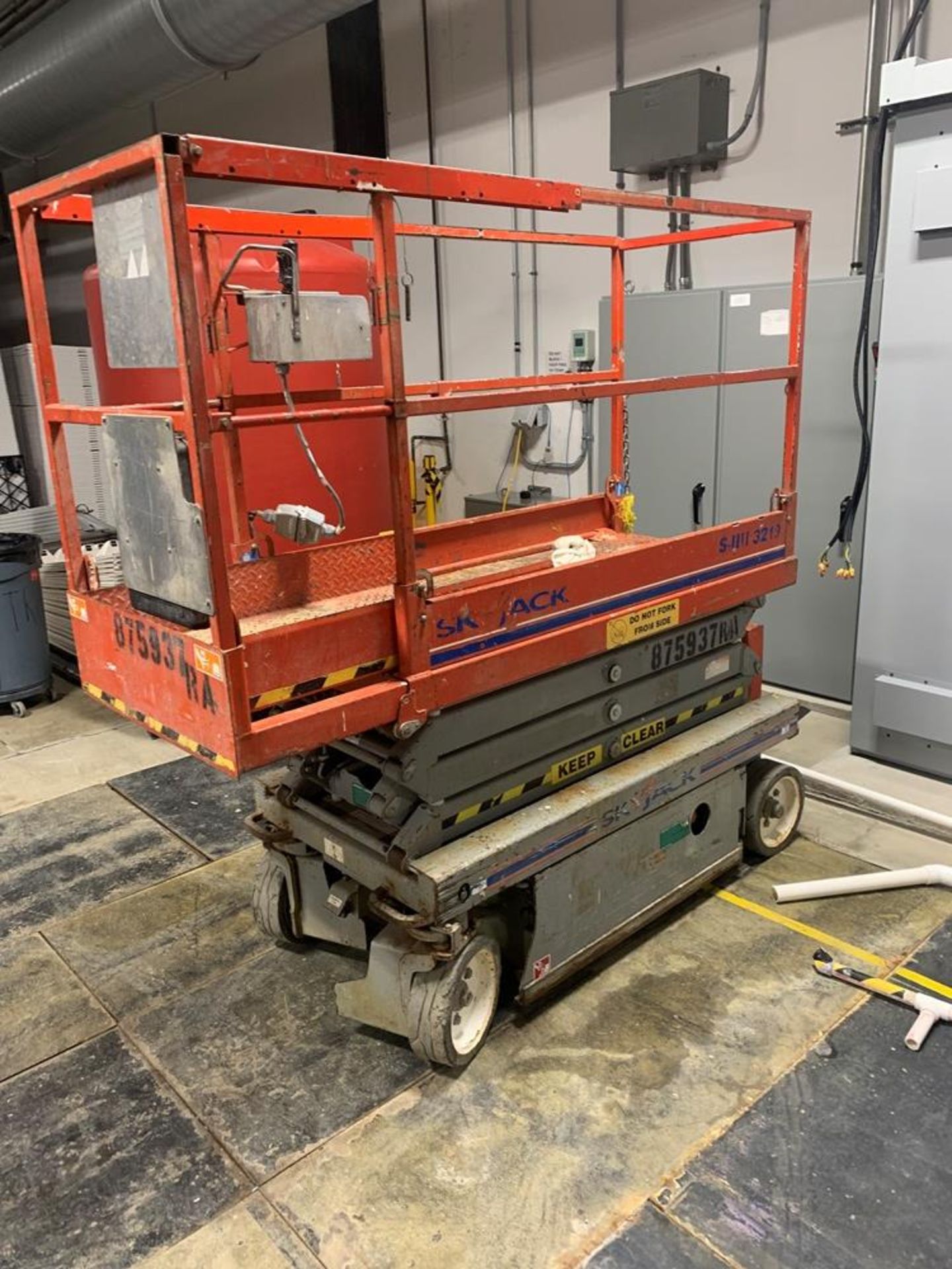 Sky Jack Mdl. 3219 SJIII Scissor Lift, Ser. #22026377, 19' lift, 24 volt on board charge (Required - Image 5 of 5