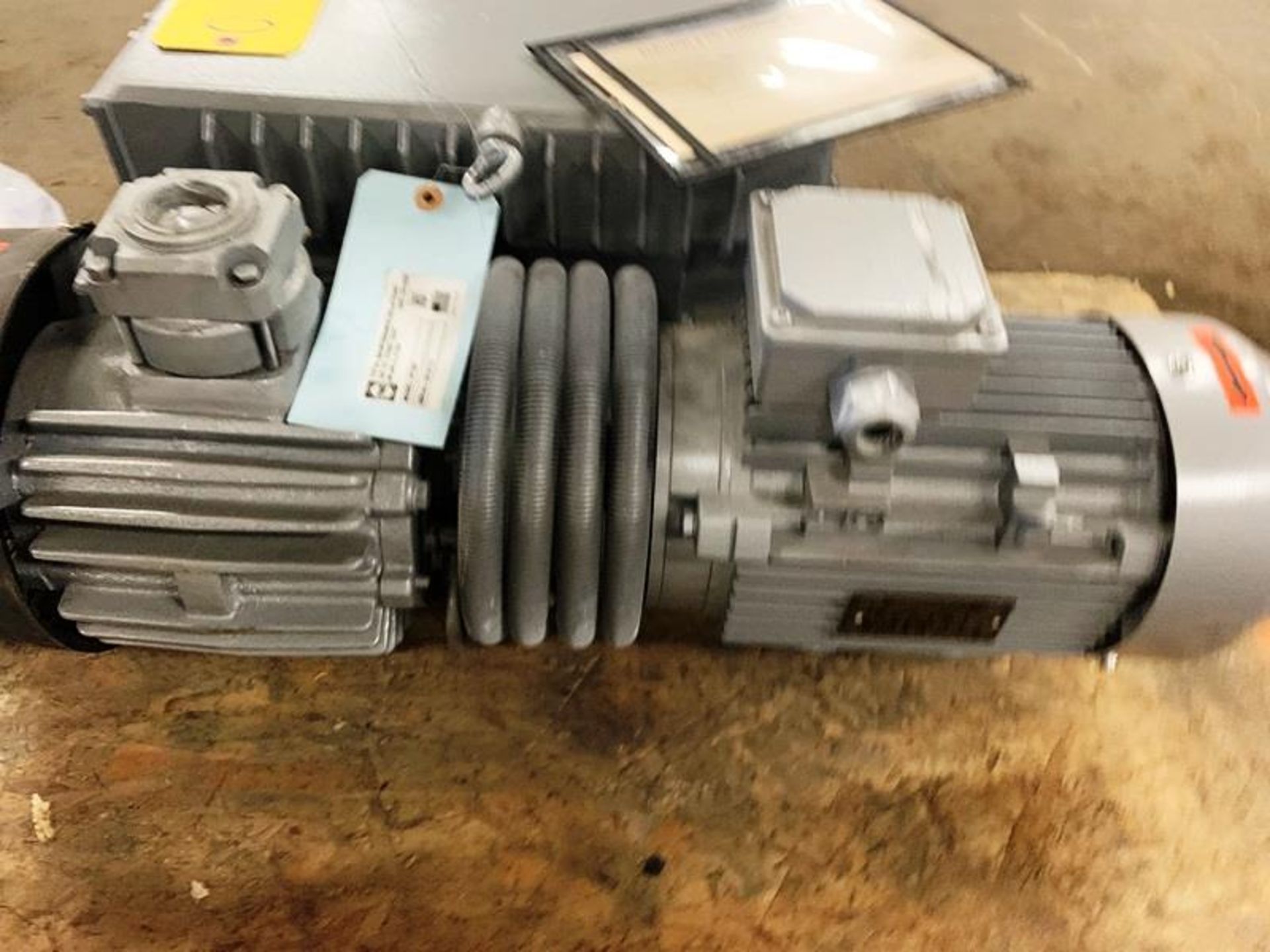 New SV Series Rotary Vane Vacuum Pump, Ser. #5610092, 3 phase, 230/460 volts, new air filter (1) - Image 5 of 6