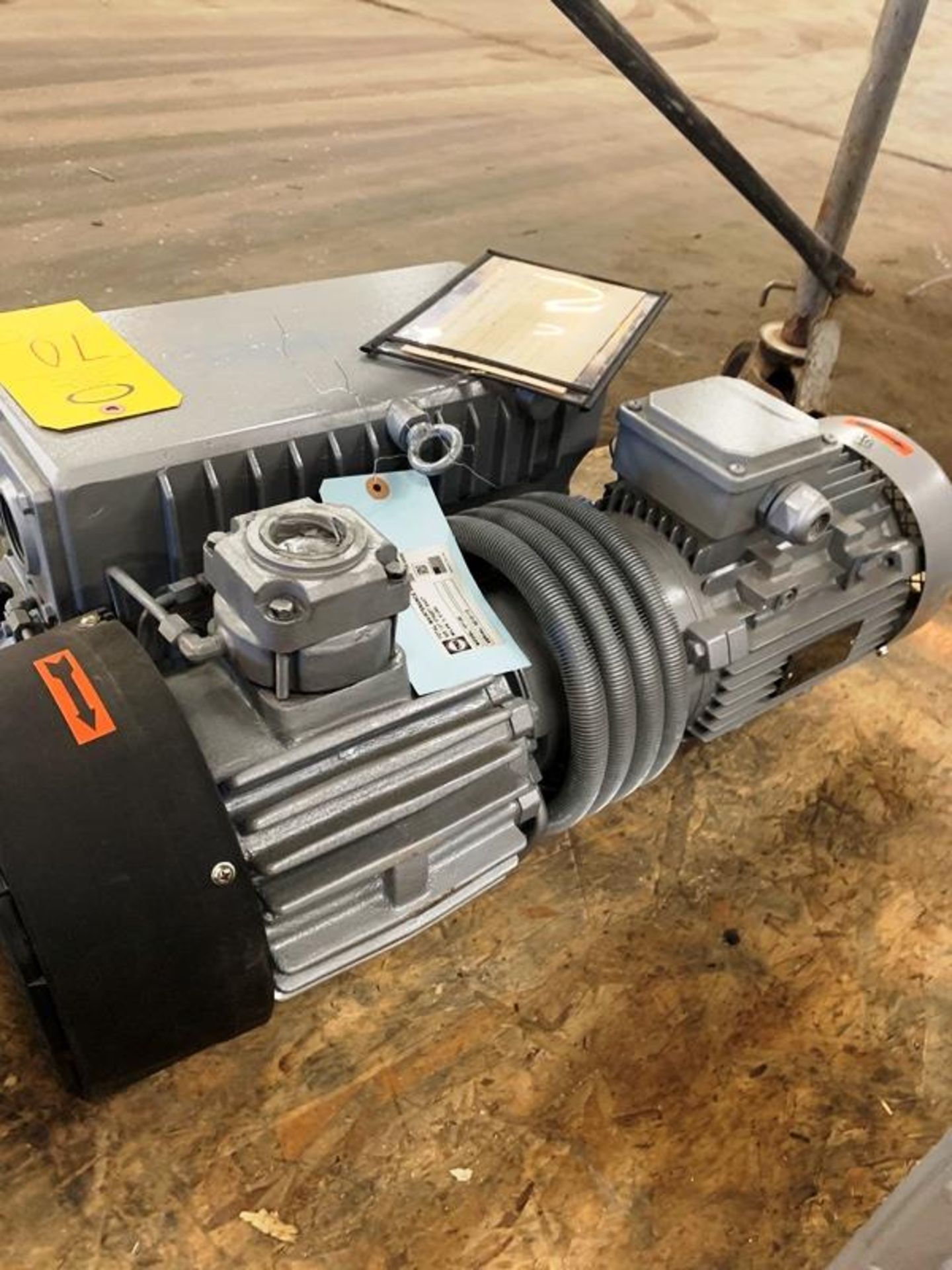 New SV Series Rotary Vane Vacuum Pump, Ser. #5610113, 3 phase, 230/460 volts, new air filter (1) - Image 3 of 4