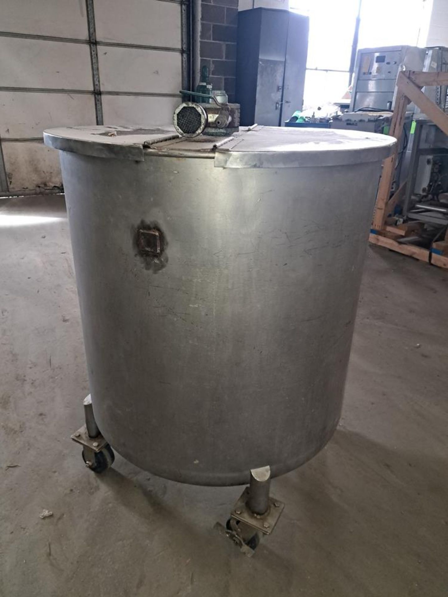 Portable Stainless Steel Mix Tank, 32" dia. X 34" deep with stainless steel pneumatic mixer (Located