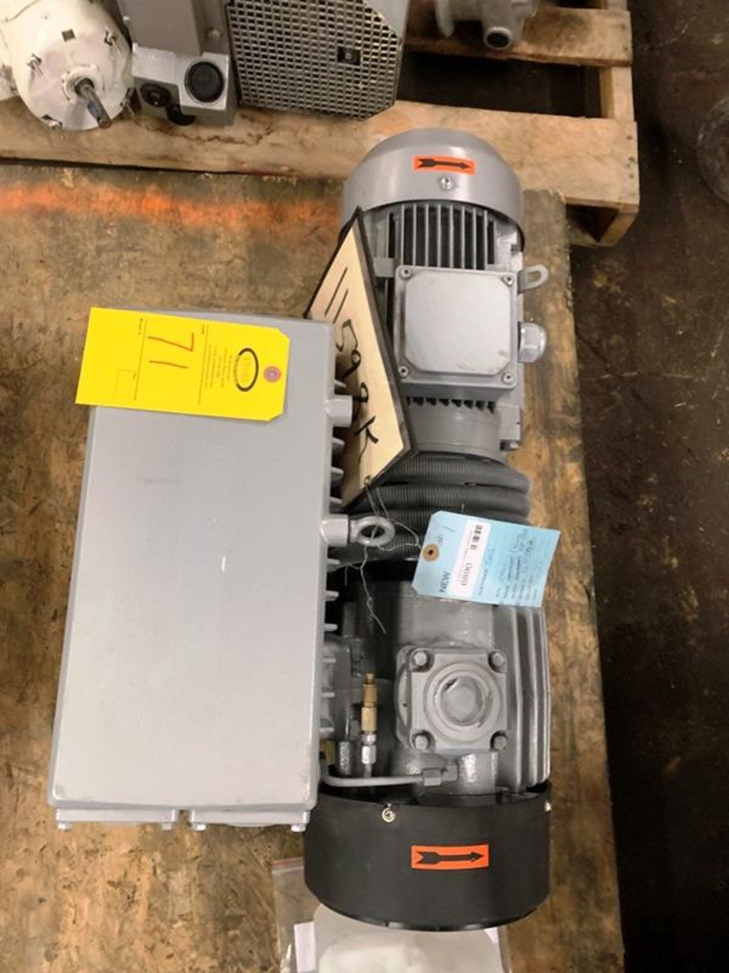 New SV Series Rotary Vane Vacuum Pump, Ser. #5610092, 3 phase, 230/460 volts, new air filter (1)