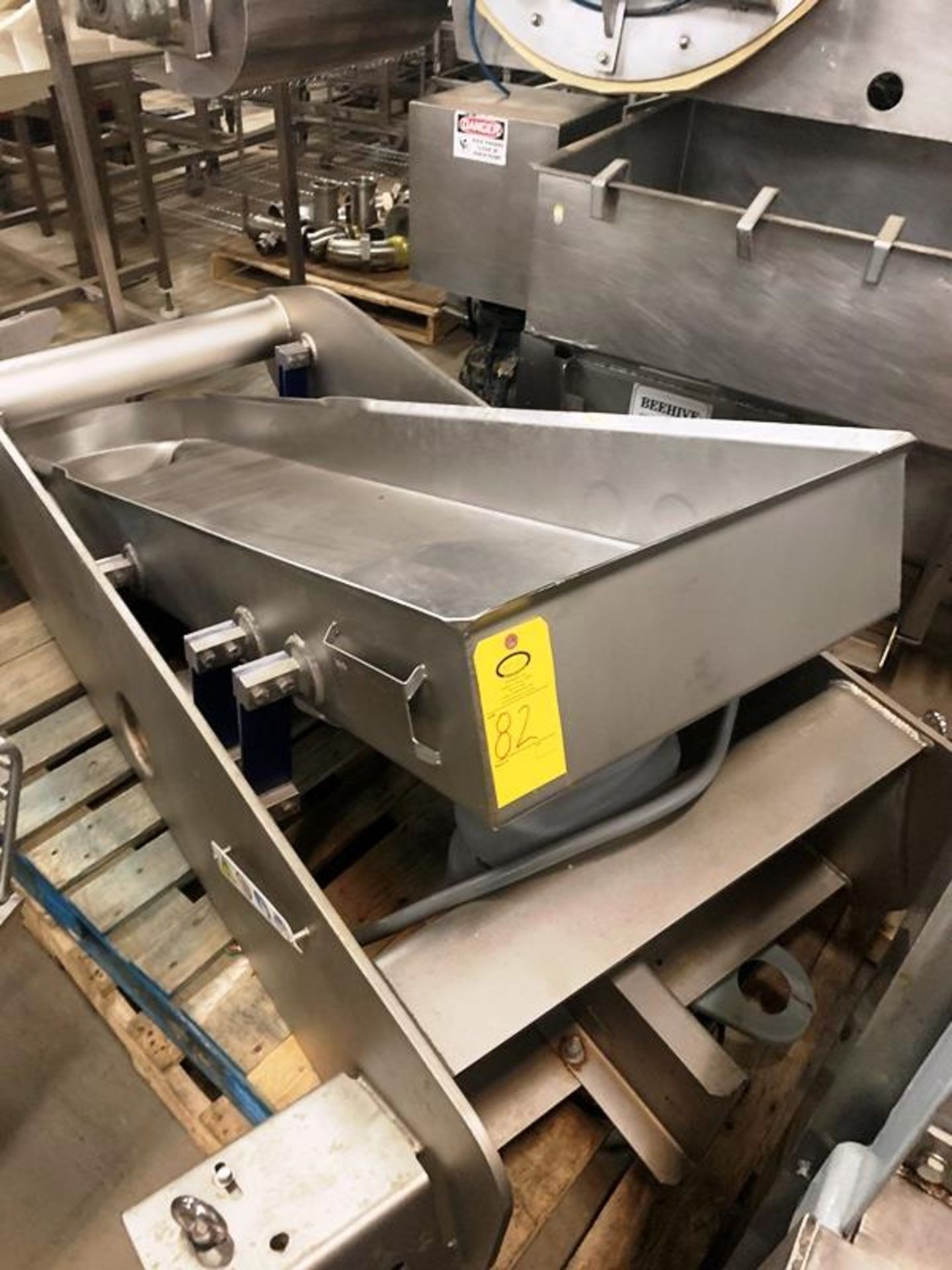 Key Vibratory Conveyor, 2' wide X 4' long (Located in Sandwich, IL) - Image 5 of 7