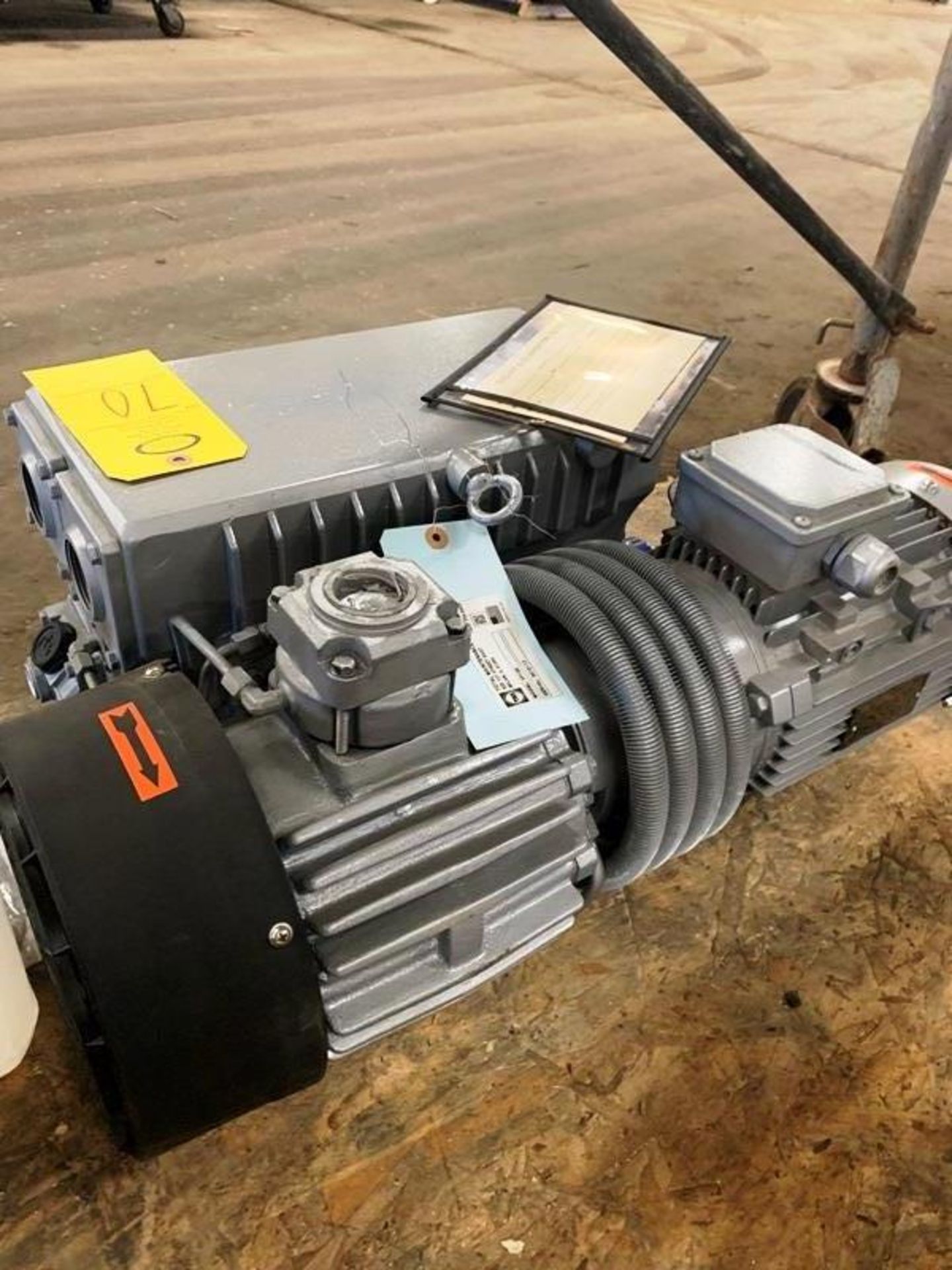 New SV Series Rotary Vane Vacuum Pump, Ser. #5610113, 3 phase, 230/460 volts, new air filter (1) - Image 2 of 4