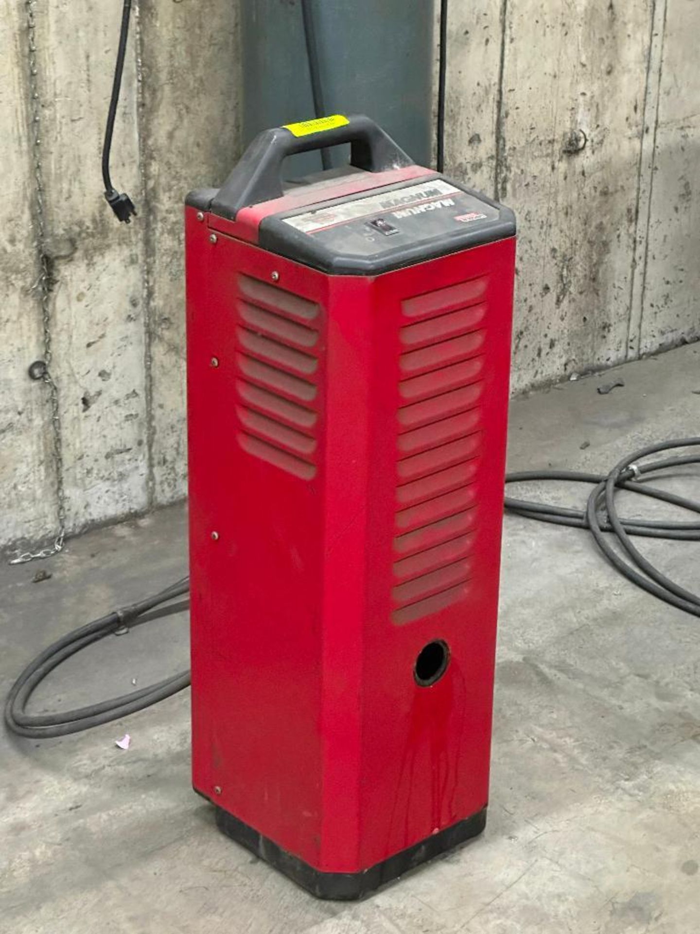 LINCOLN IDEALARC VARIABLE VOLTAGE ARC WELDER WITH LEADS AND ADDITIONAL FUEL TANK - Image 6 of 10