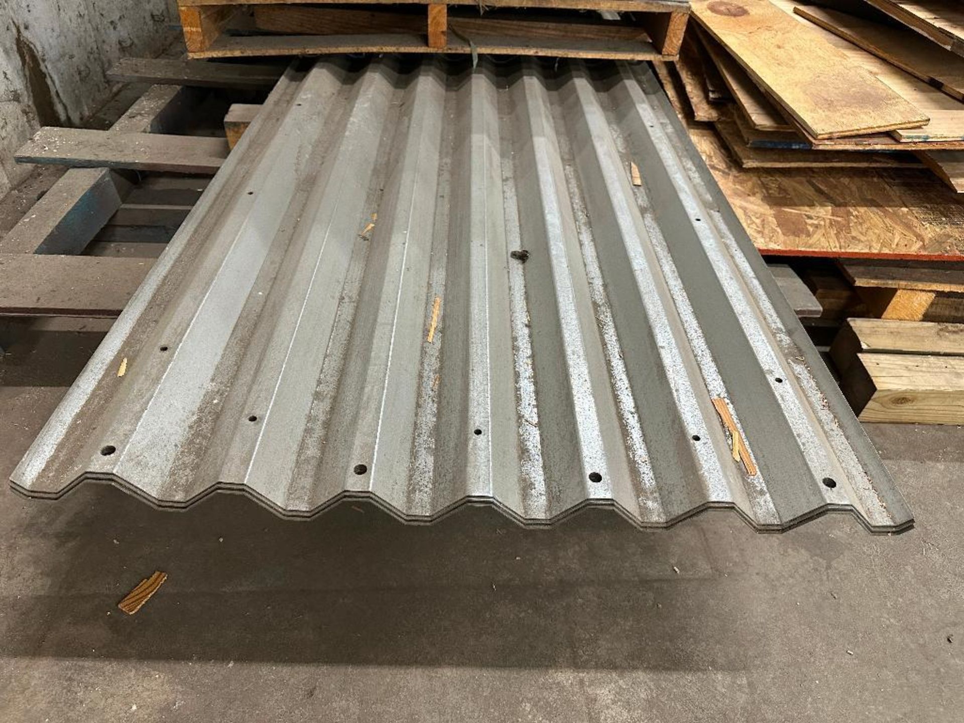 (1) LOT OF ASSORTED CORRUGATED & PERFORATED STEEL PANELS