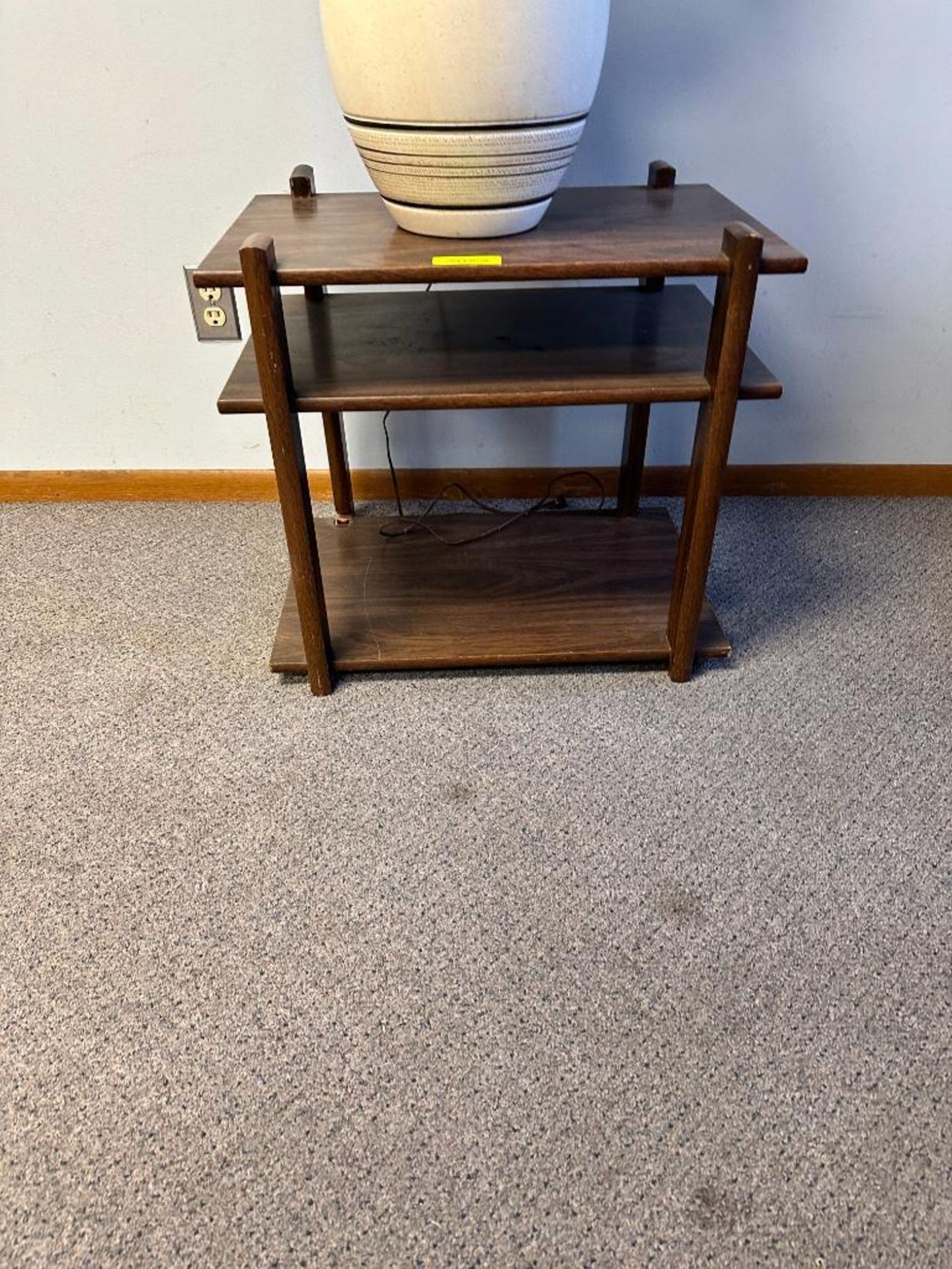 END TABLE W/ LAMP - Image 5 of 8