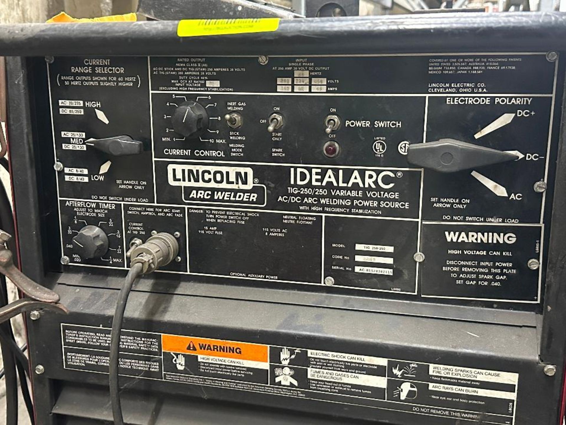 LINCOLN IDEALARC VARIABLE VOLTAGE ARC WELDER WITH LEADS AND ADDITIONAL FUEL TANK - Image 5 of 10