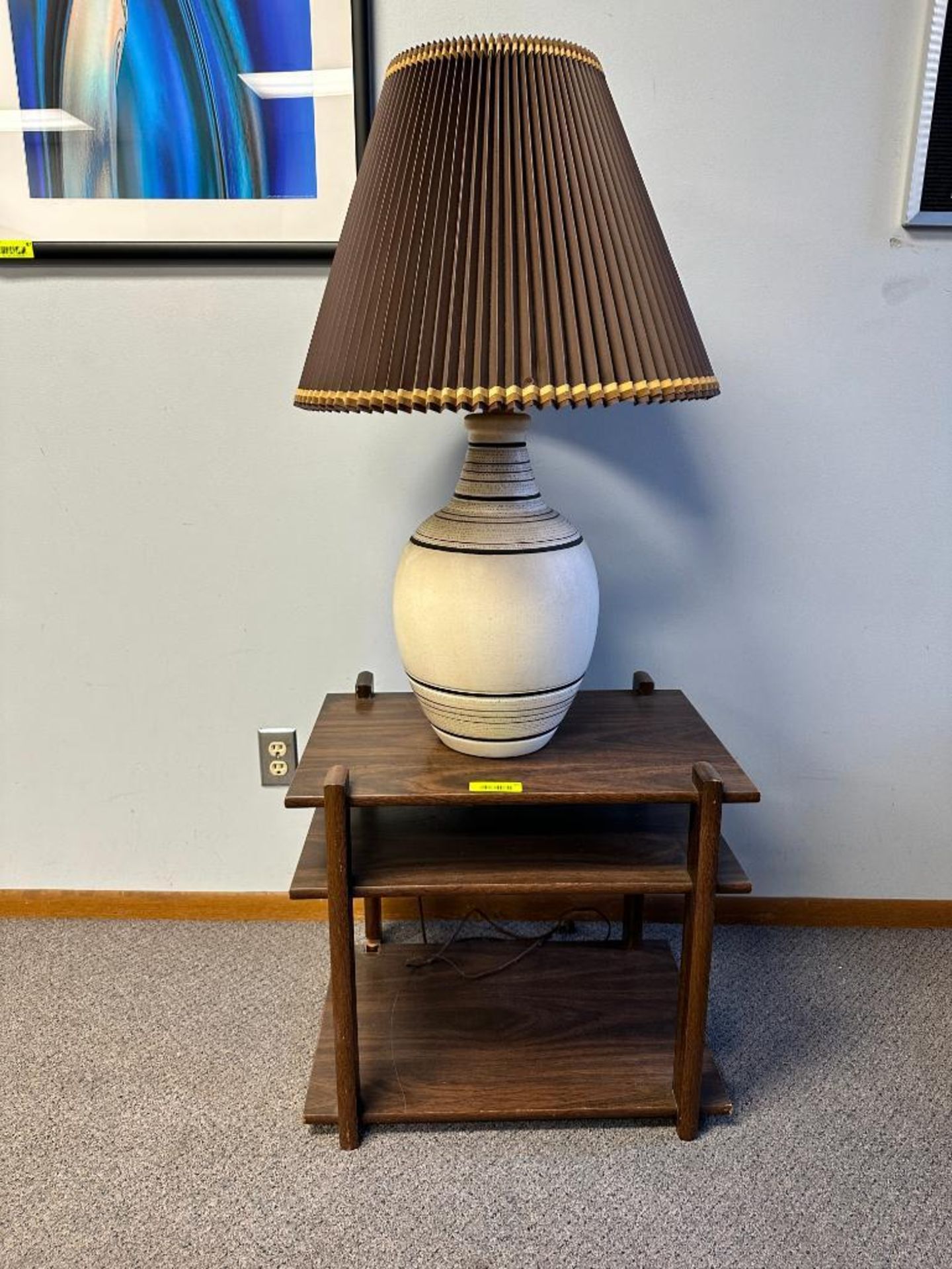 END TABLE W/ LAMP - Image 2 of 8
