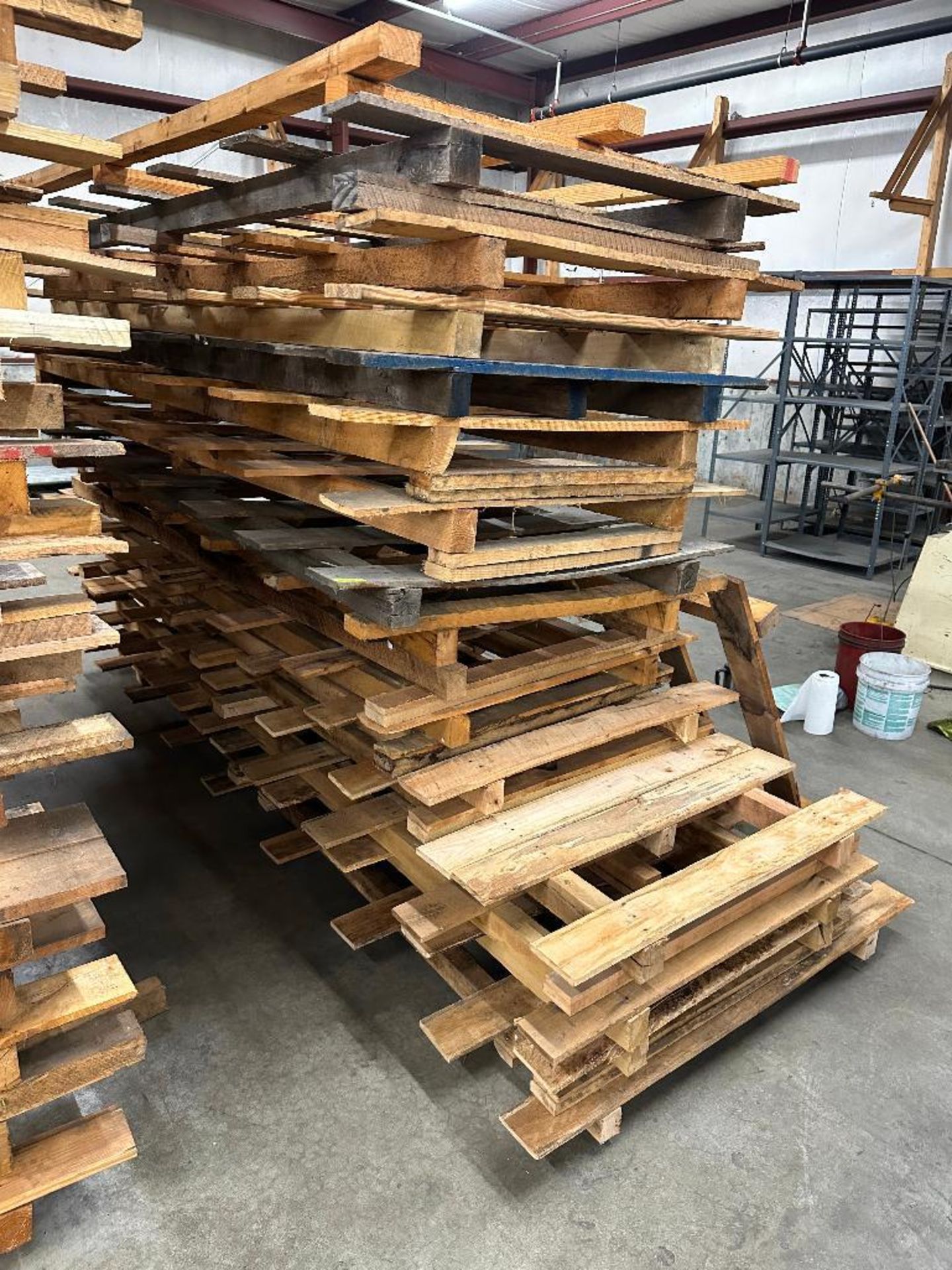 (16) WOOD SHIPPING PALLETS - VARIOUS SIZE