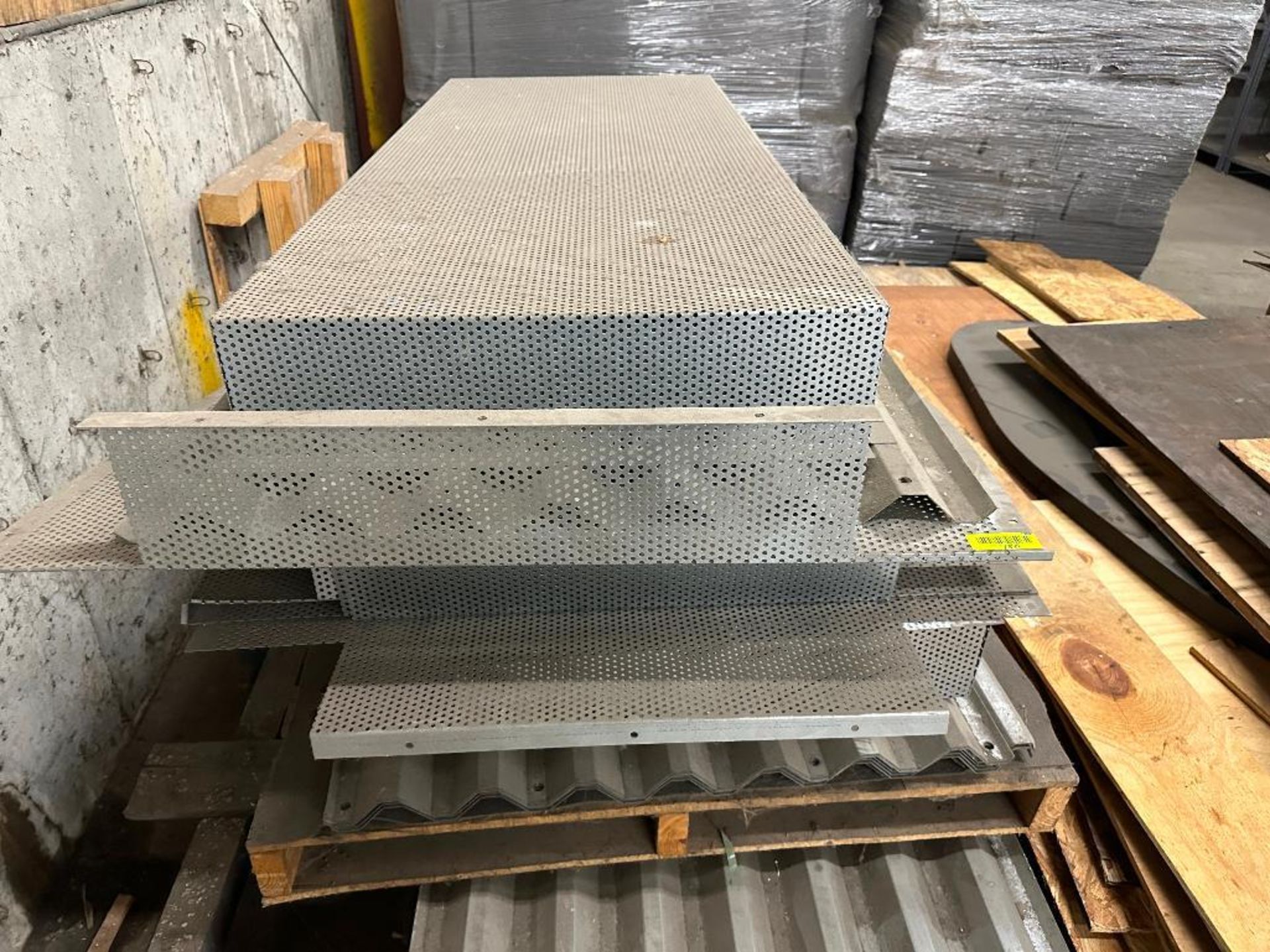 (1) LOT OF ASSORTED CORRUGATED & PERFORATED STEEL PANELS - Image 5 of 8